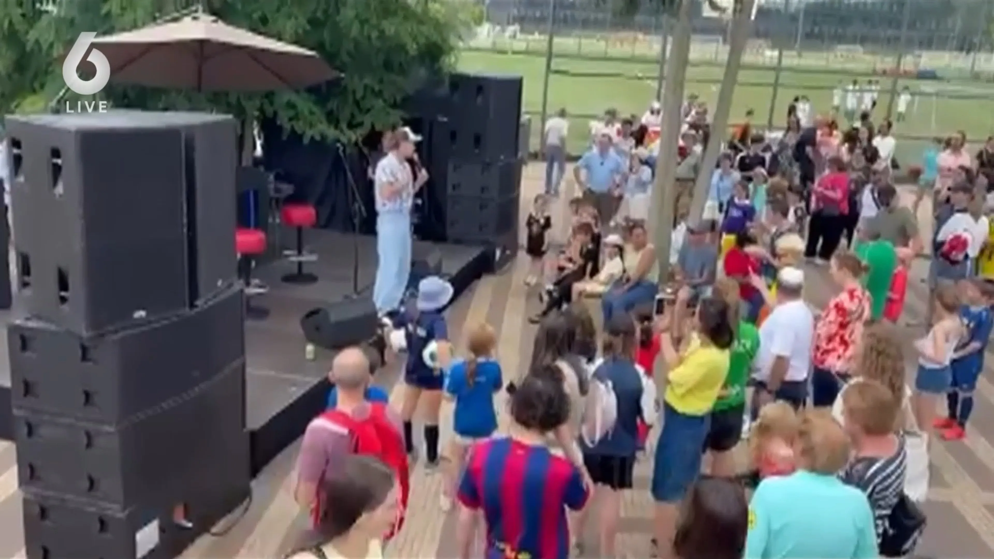 Douwe Bob onder vuur na afzeggen optreden Joods kindervoetbalevenement