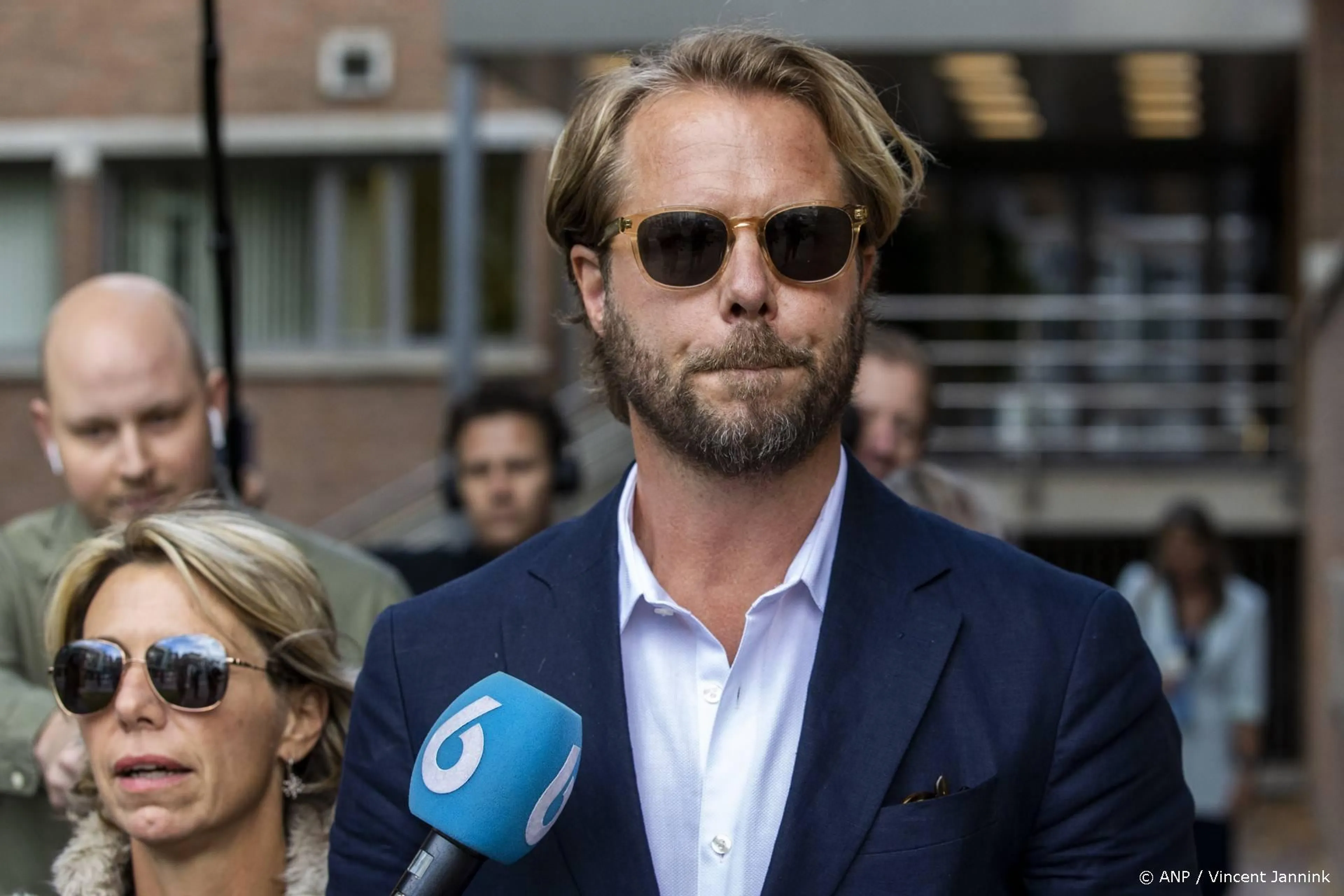 Thijs Römer maakt comeback op podium: persoonlijke voorstelling over zijn veroordeling