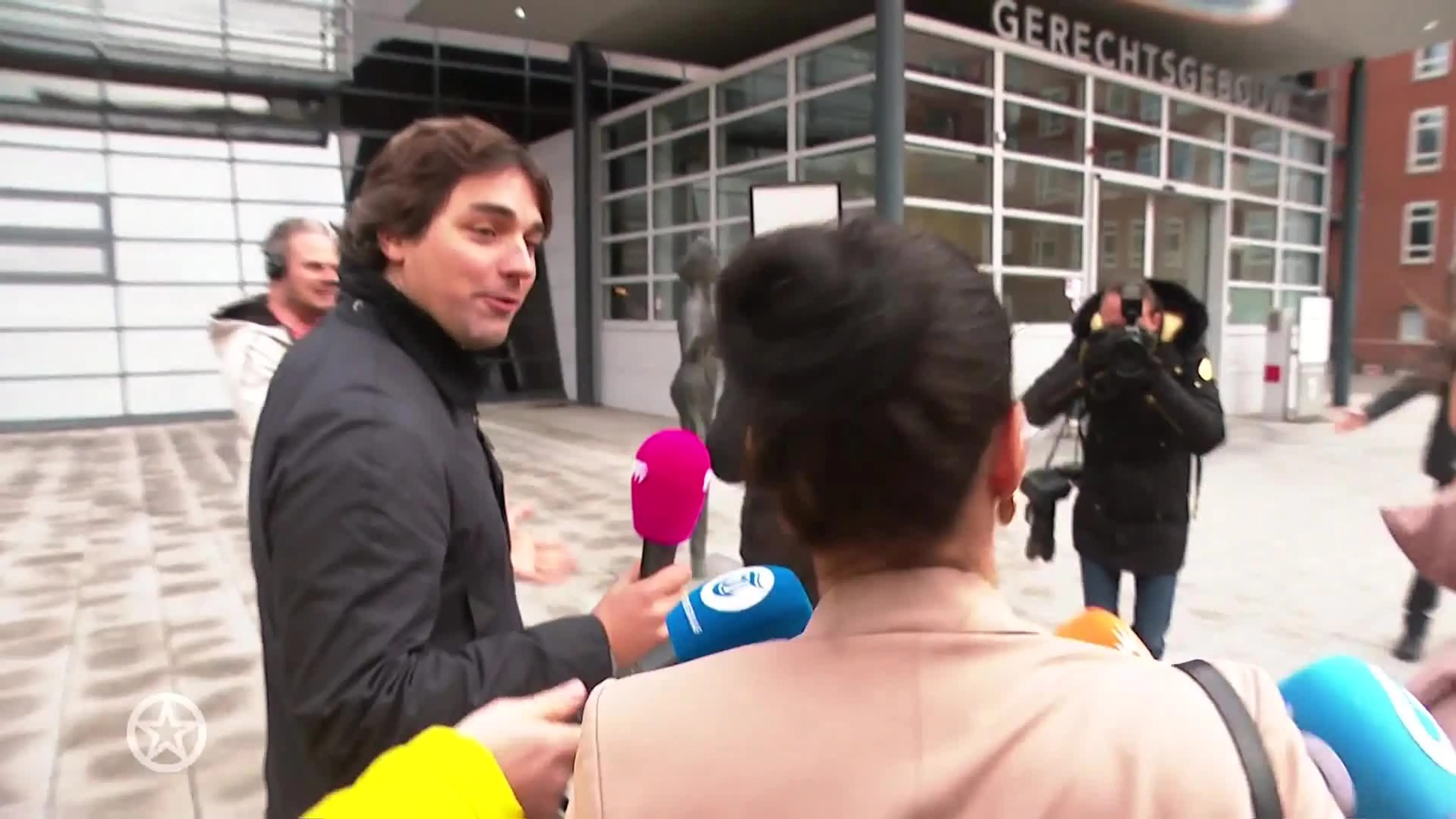 ZIEN: Nicol Kremers arriveert bij rechtbank