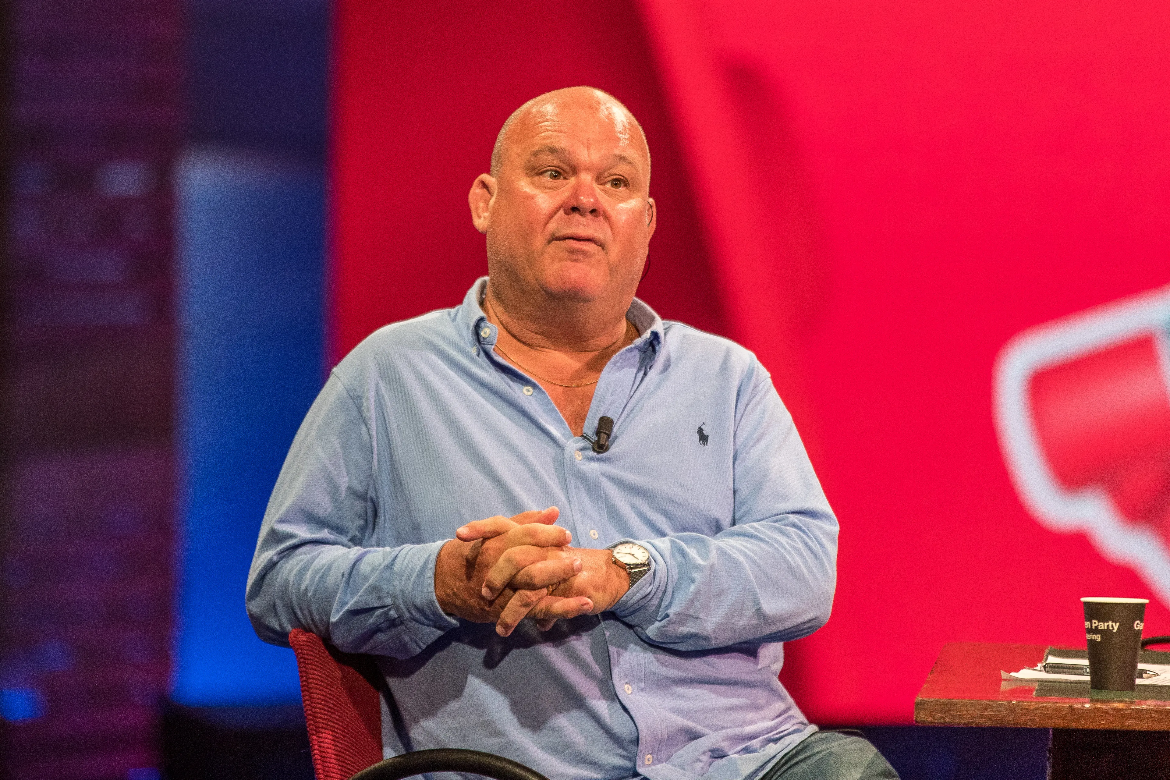 Chilenen woest op Paul de Leeuw: 'Pedofiel!'