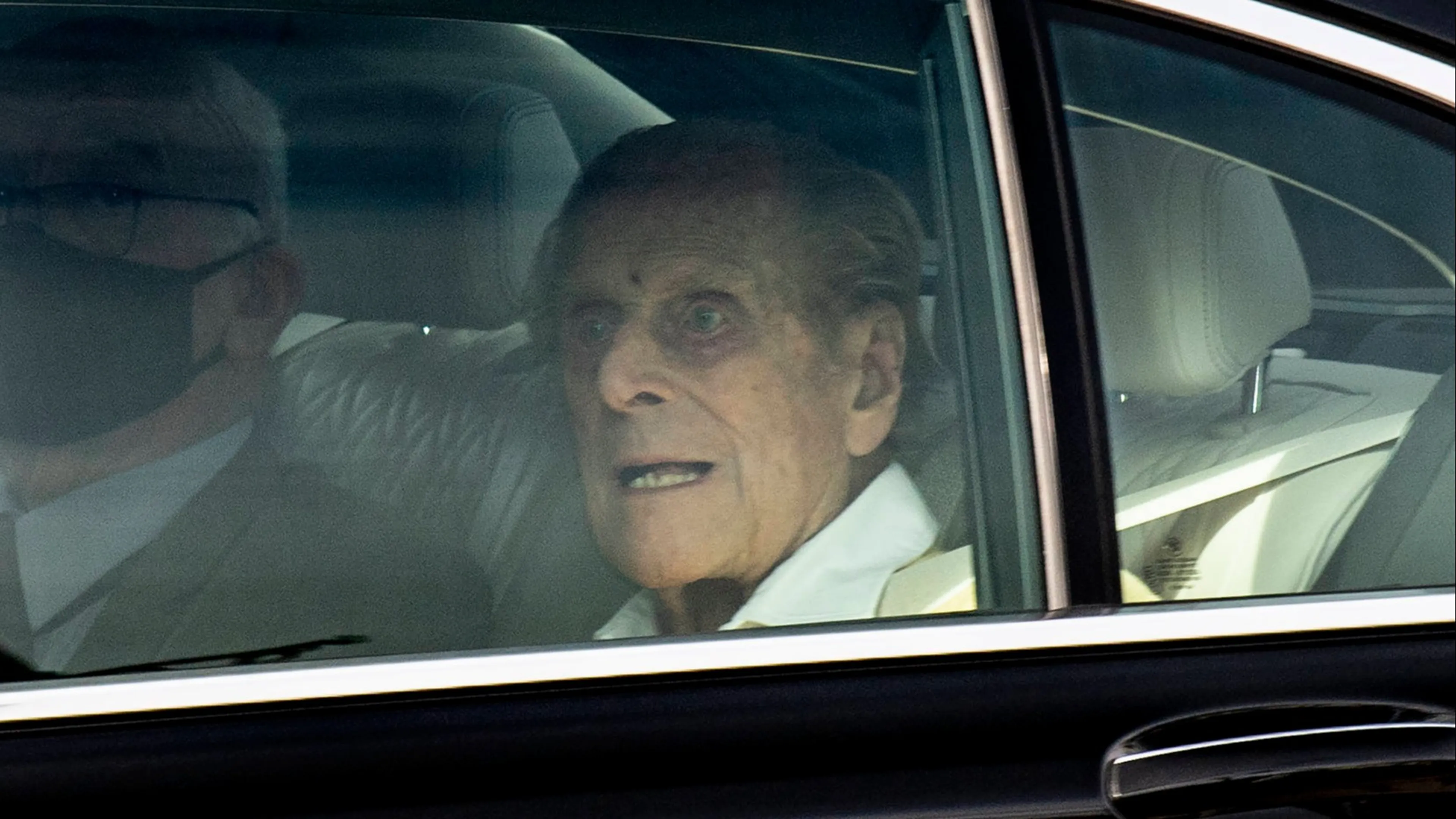 Prins Philip (99) verlaat eindelijk ziekenhuis
