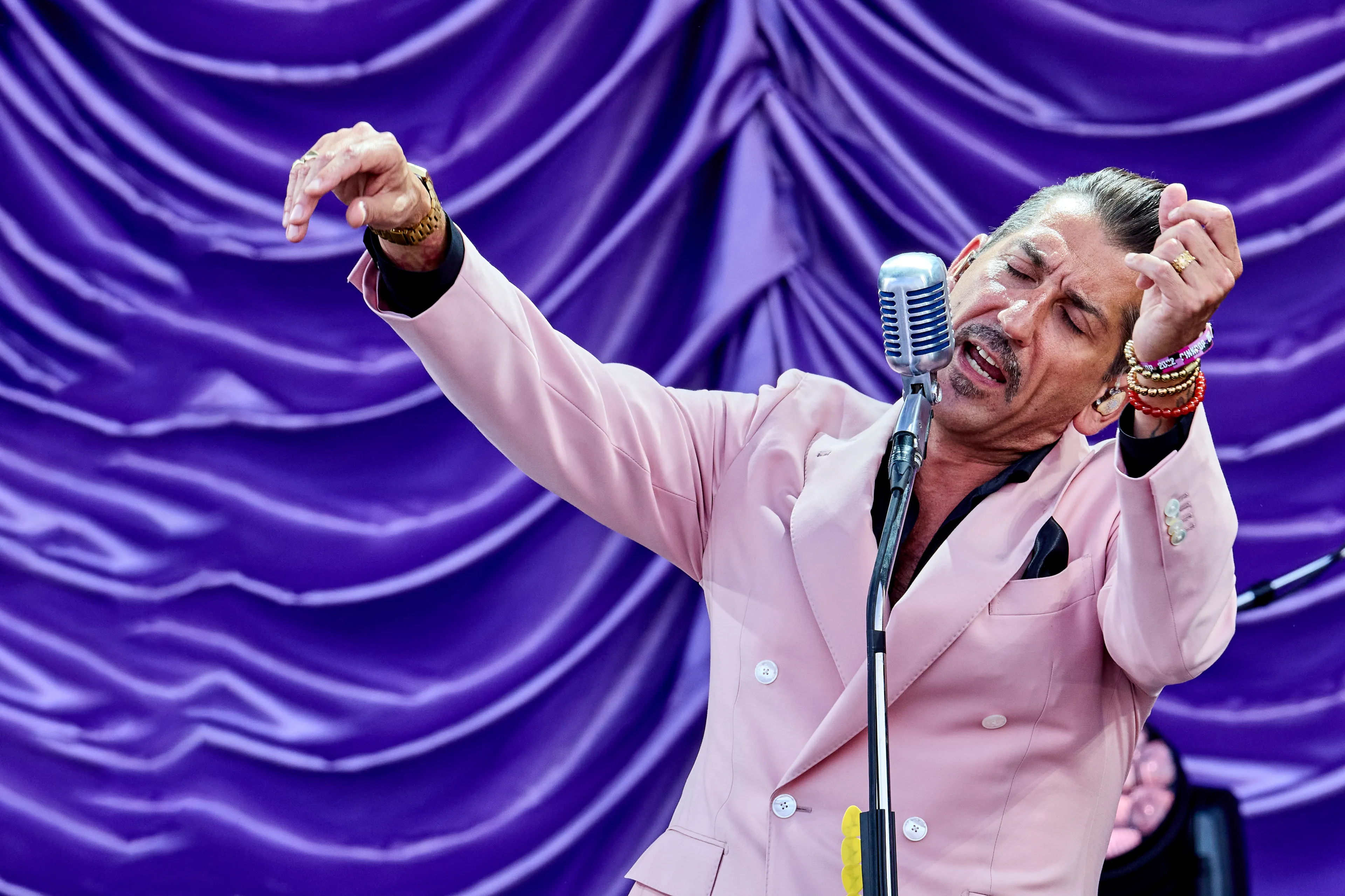 ZIEN: artiesten genieten van 1e maar snikhete dag op Pinkpop