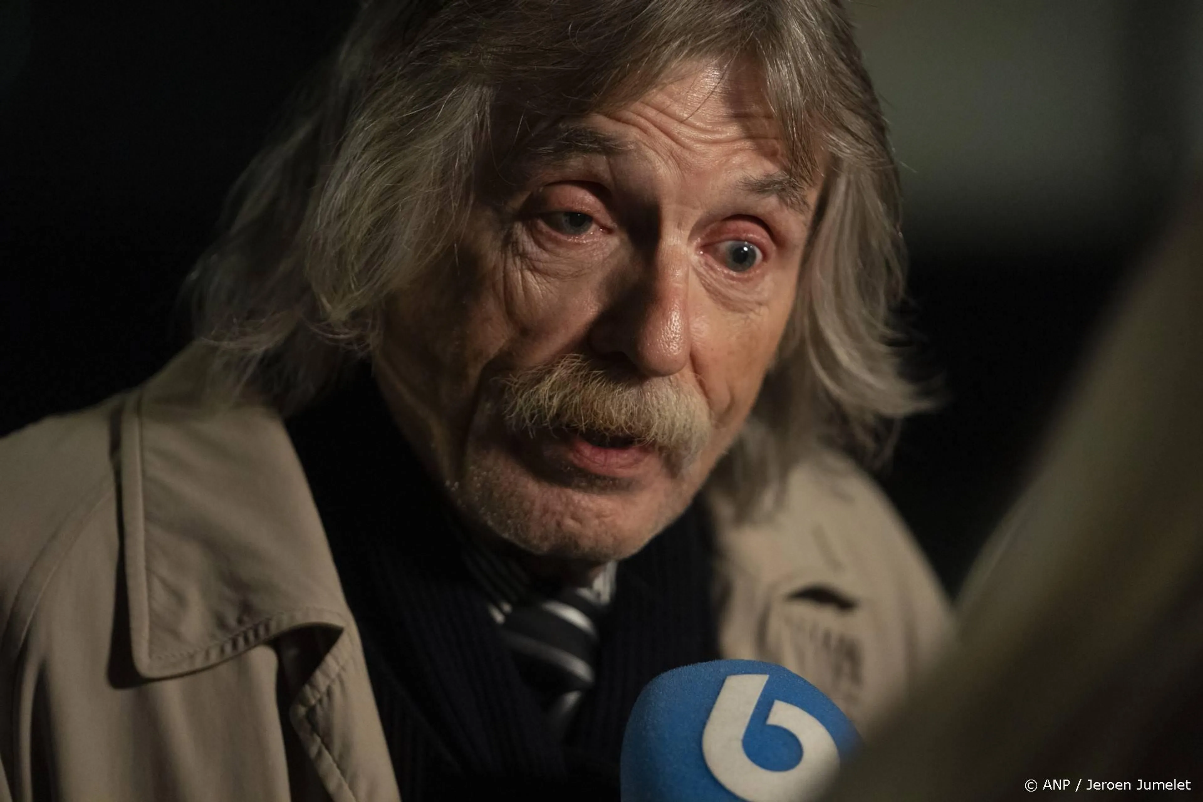 Johan Derksen zorgt voor opvallend moment tijdens Vandaag Inside Oranje: 'M'n vrouw belt'