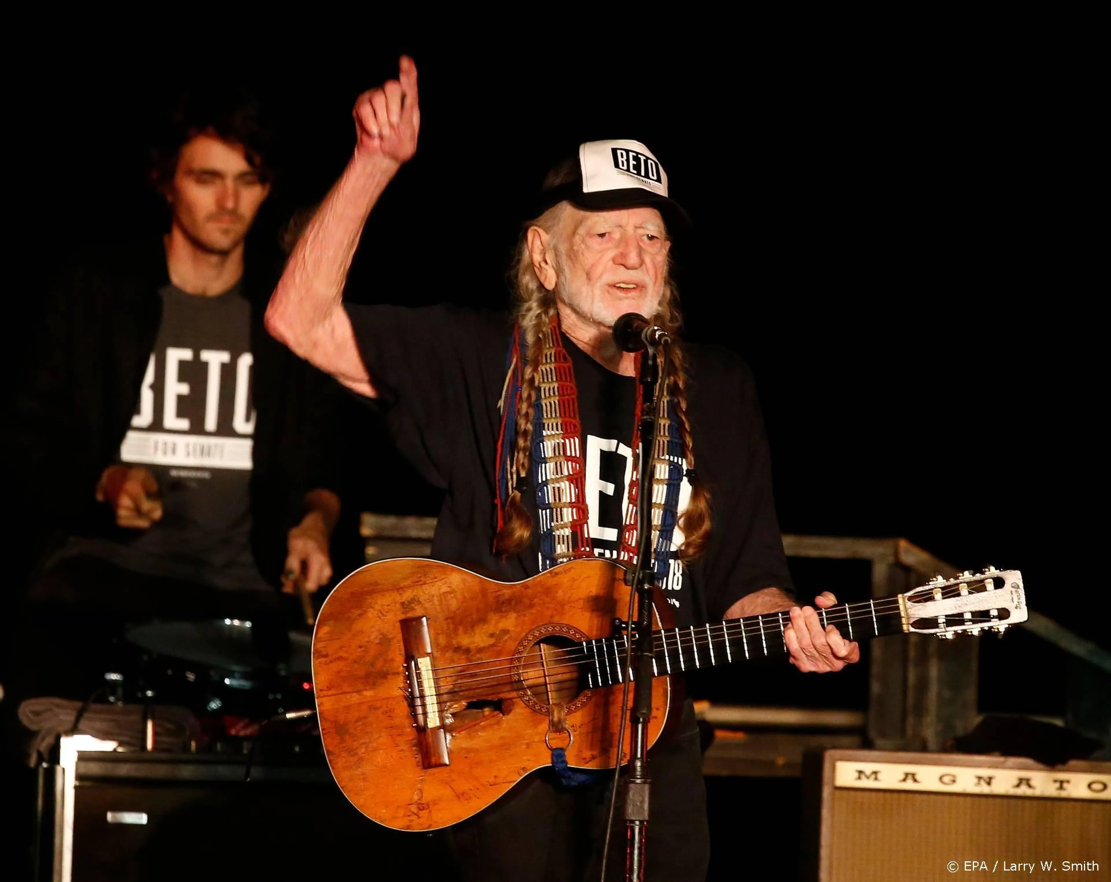 Openhartige Willie Nelson bekent overspel in biografie