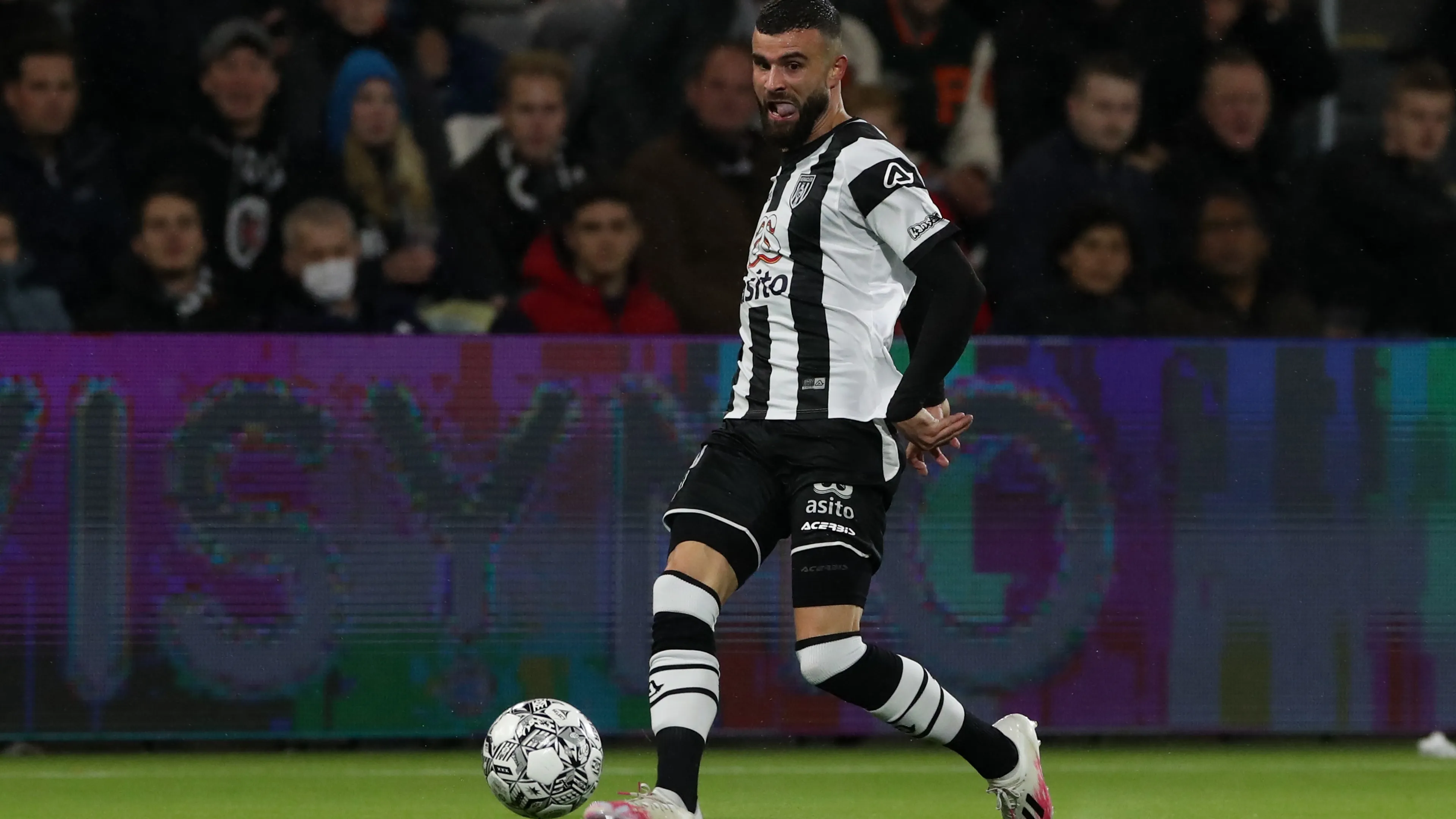 Hoger beroep van profvoetballer van de baan