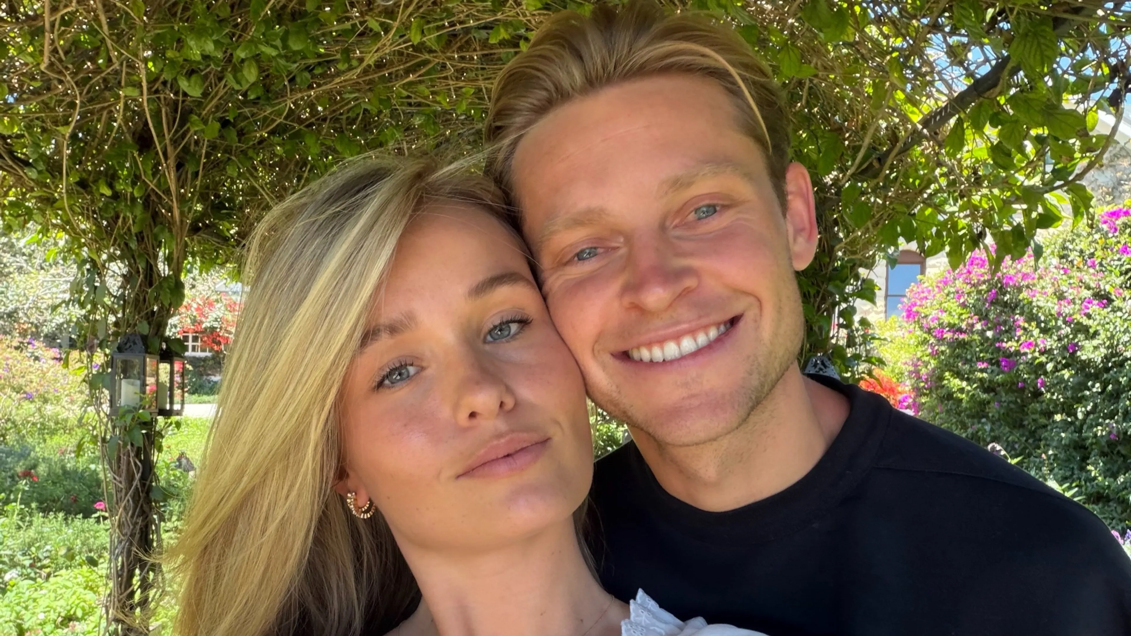 Frenkie de Jong straalt tijdens vakantie met zijn vrouw Mikky na WK-uitschakeling