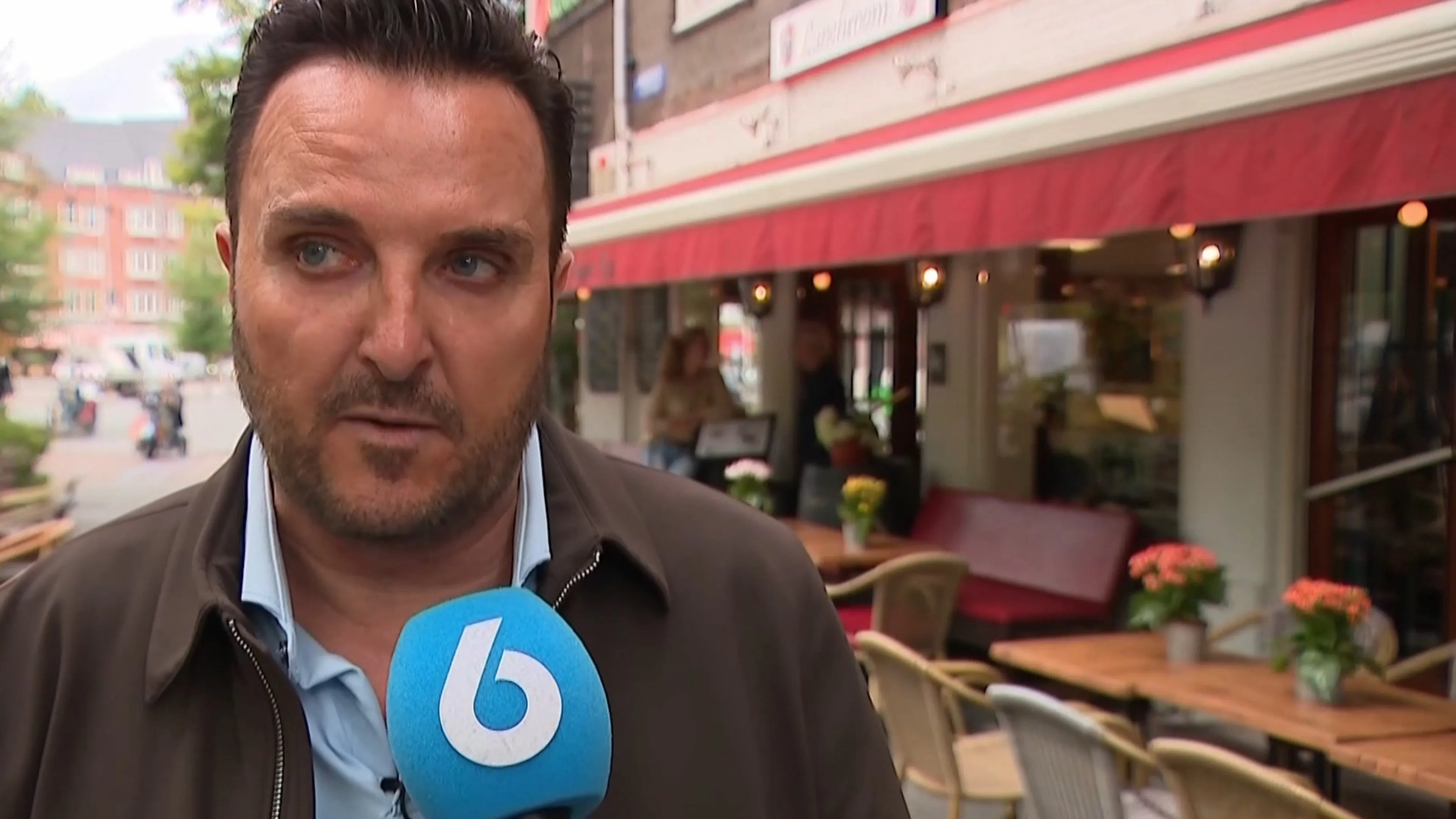 Zanger Mick Harren op klaarlichte dag beroofd van Rolex
