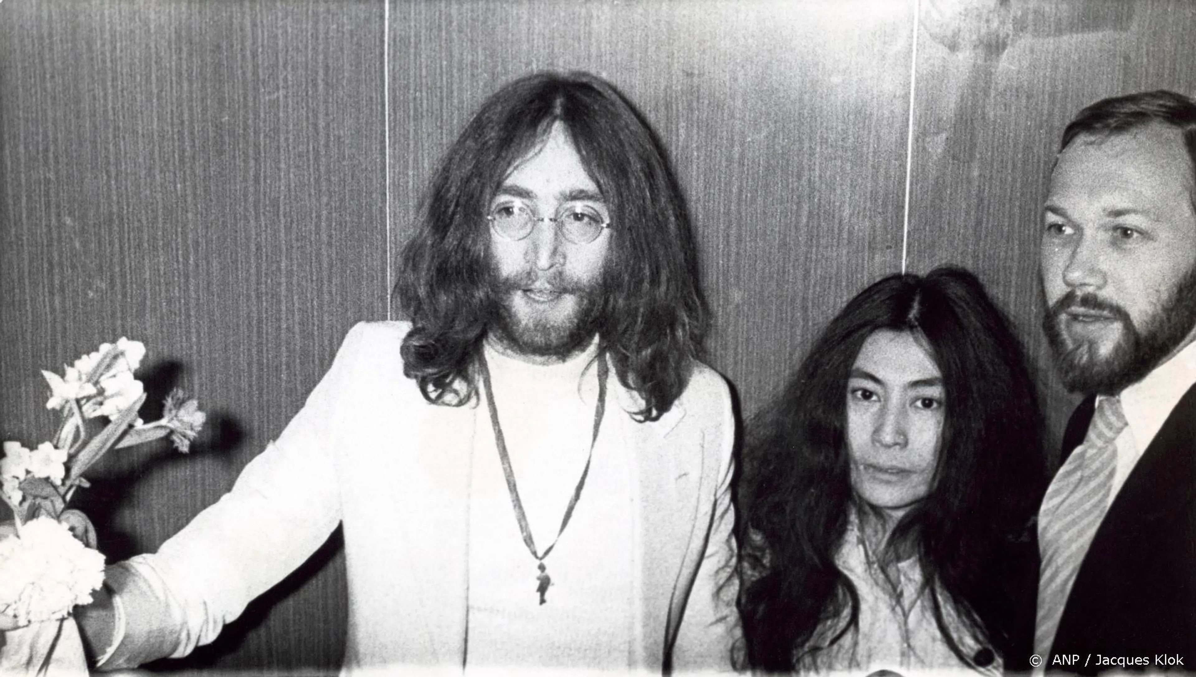 Album dat John Lennon signeerde voor moordenaar onder de hamer