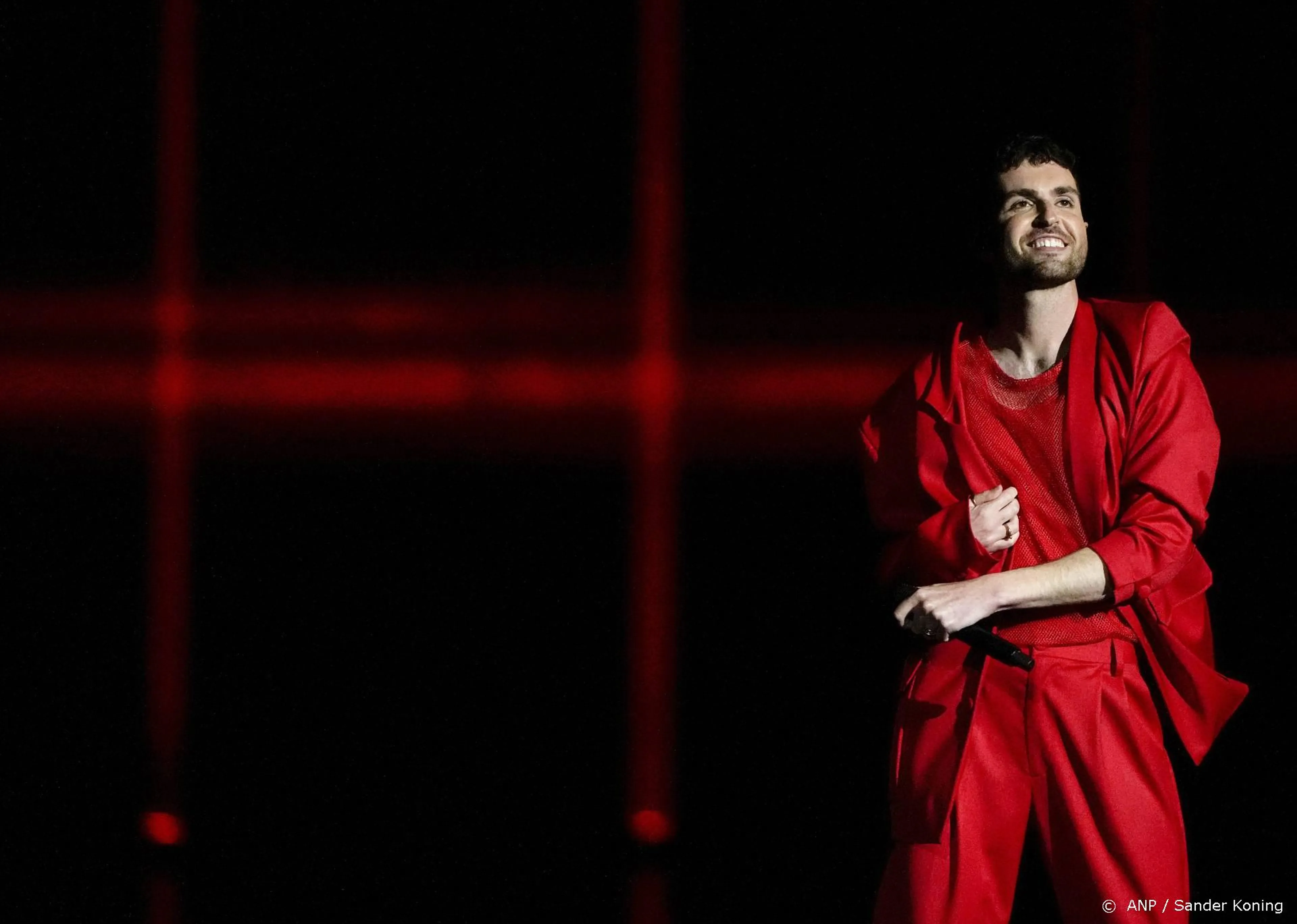 Duncan Laurence moet Europese tournee uitstellen