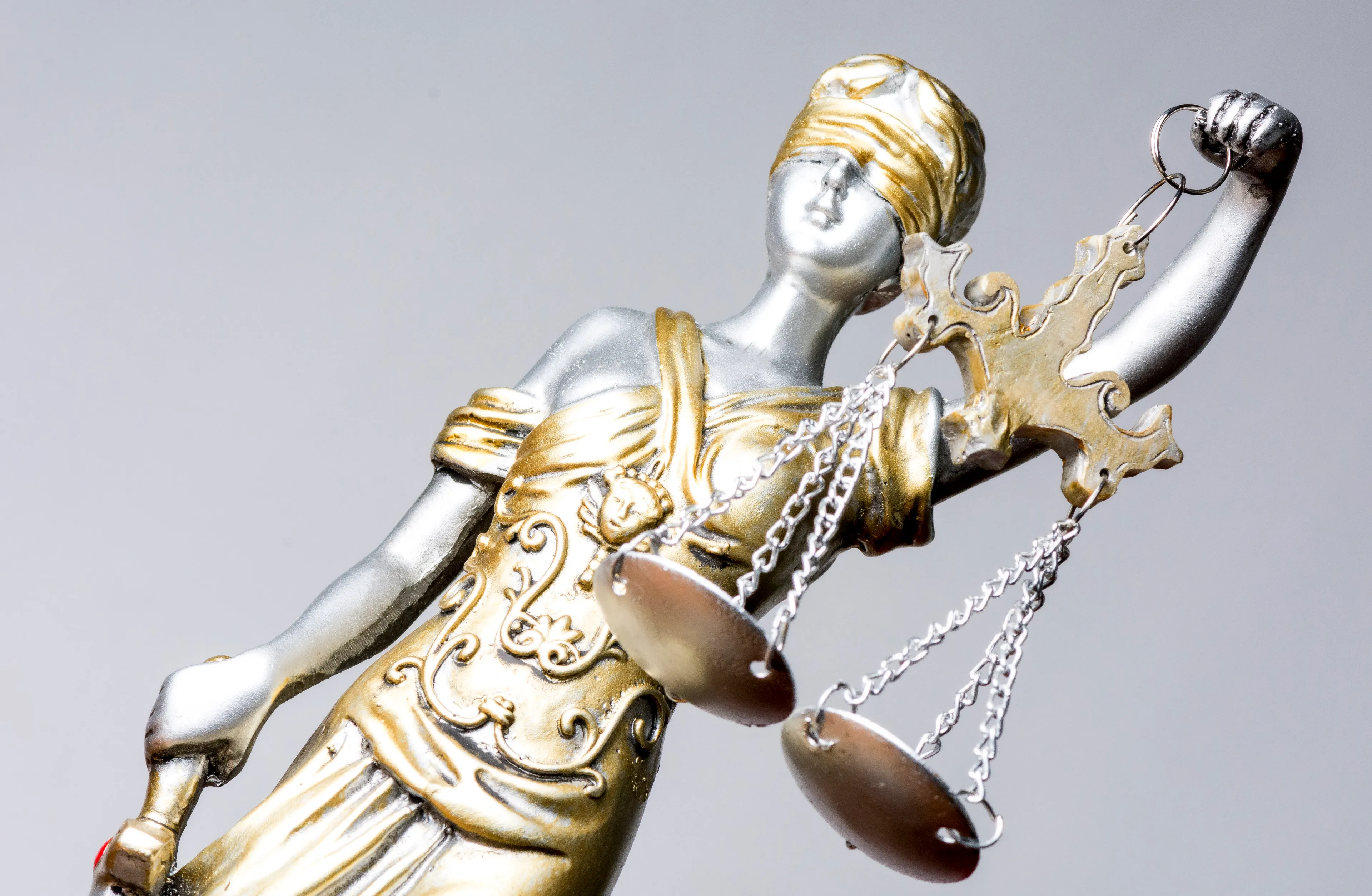 Bekende volkszanger verdacht van mishandeling