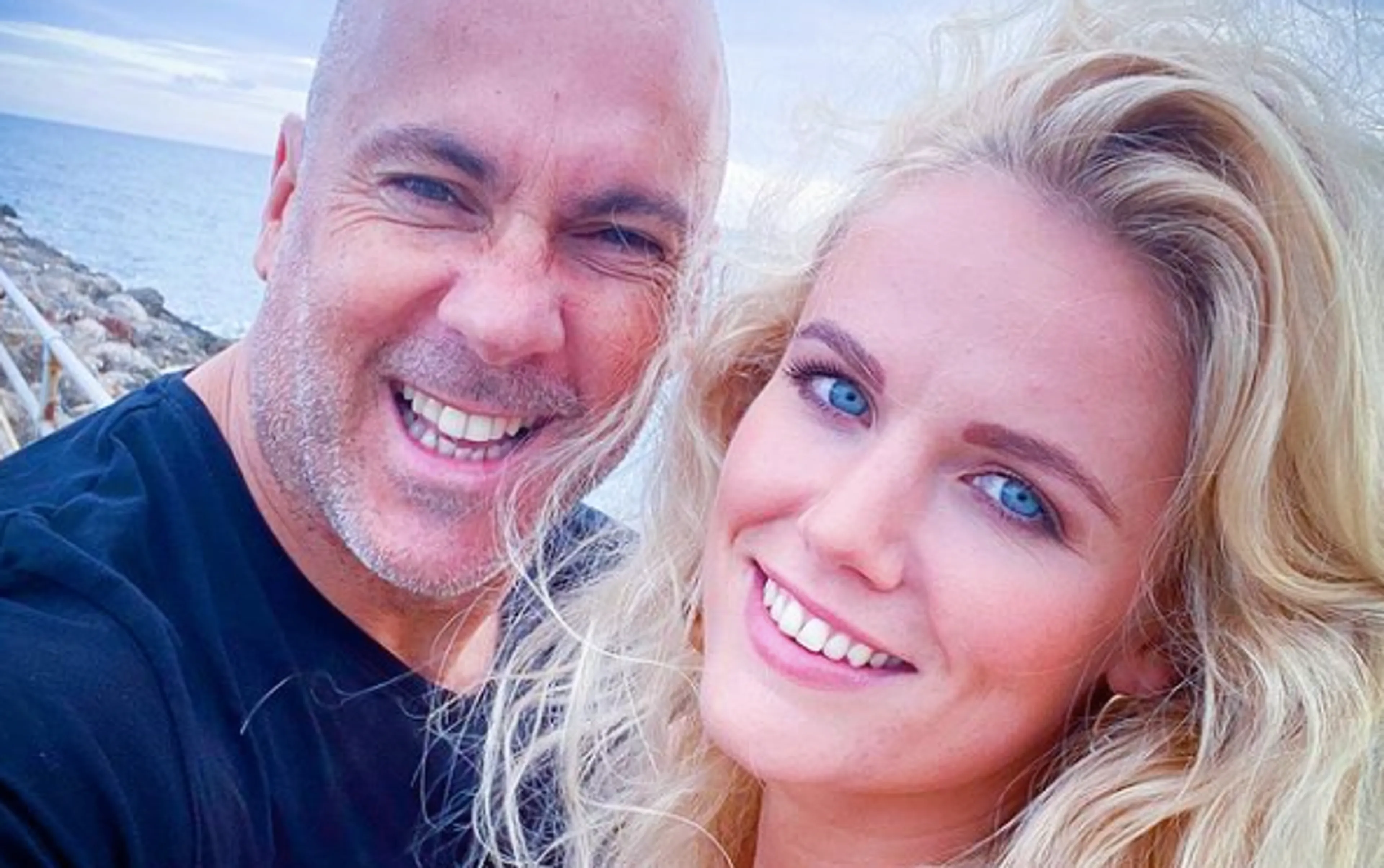 Mental Theo geraakt door bijzonder nummer van zijn vrouw