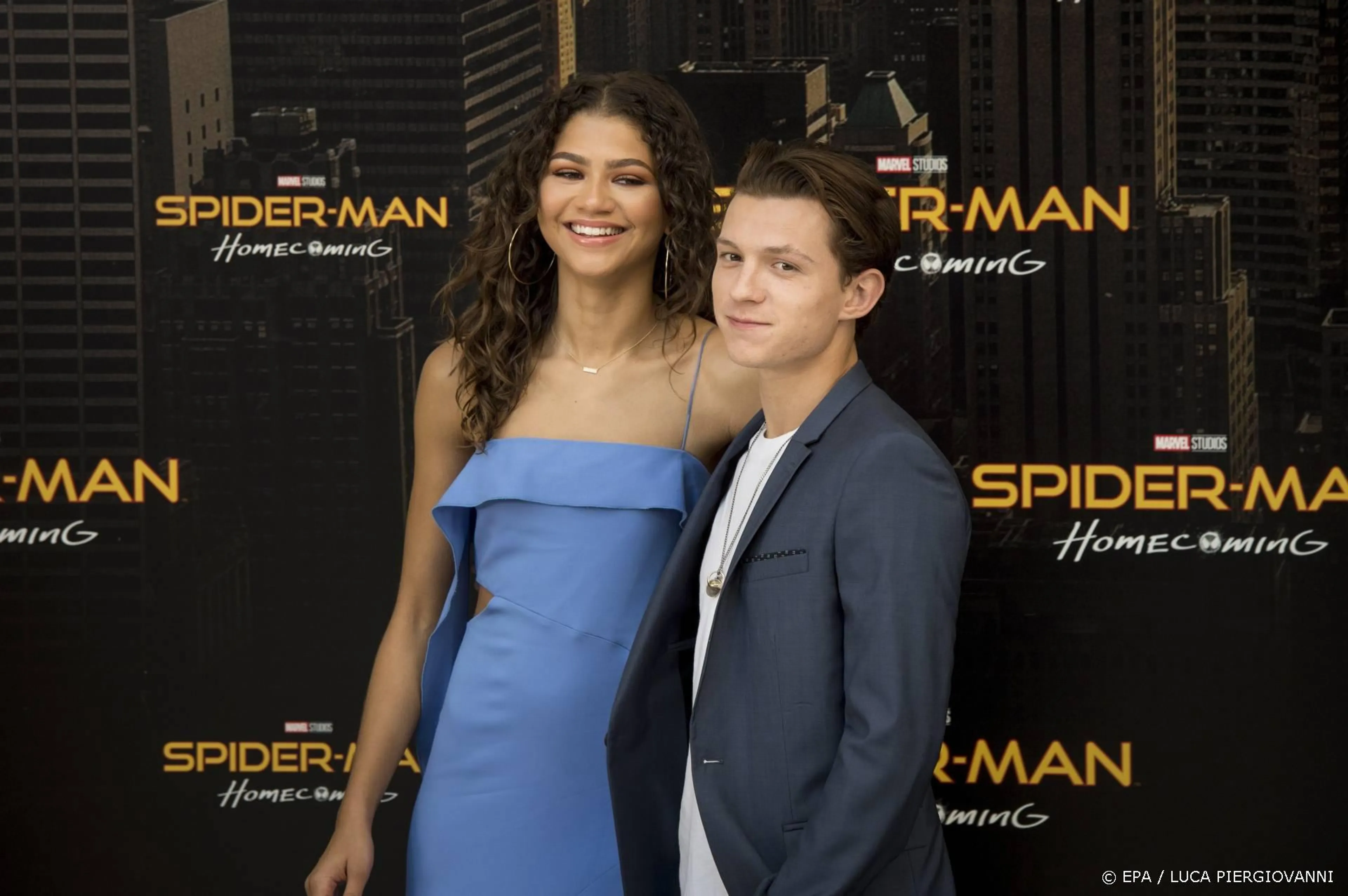 Tom Holland en Zendaya zoenend gespot