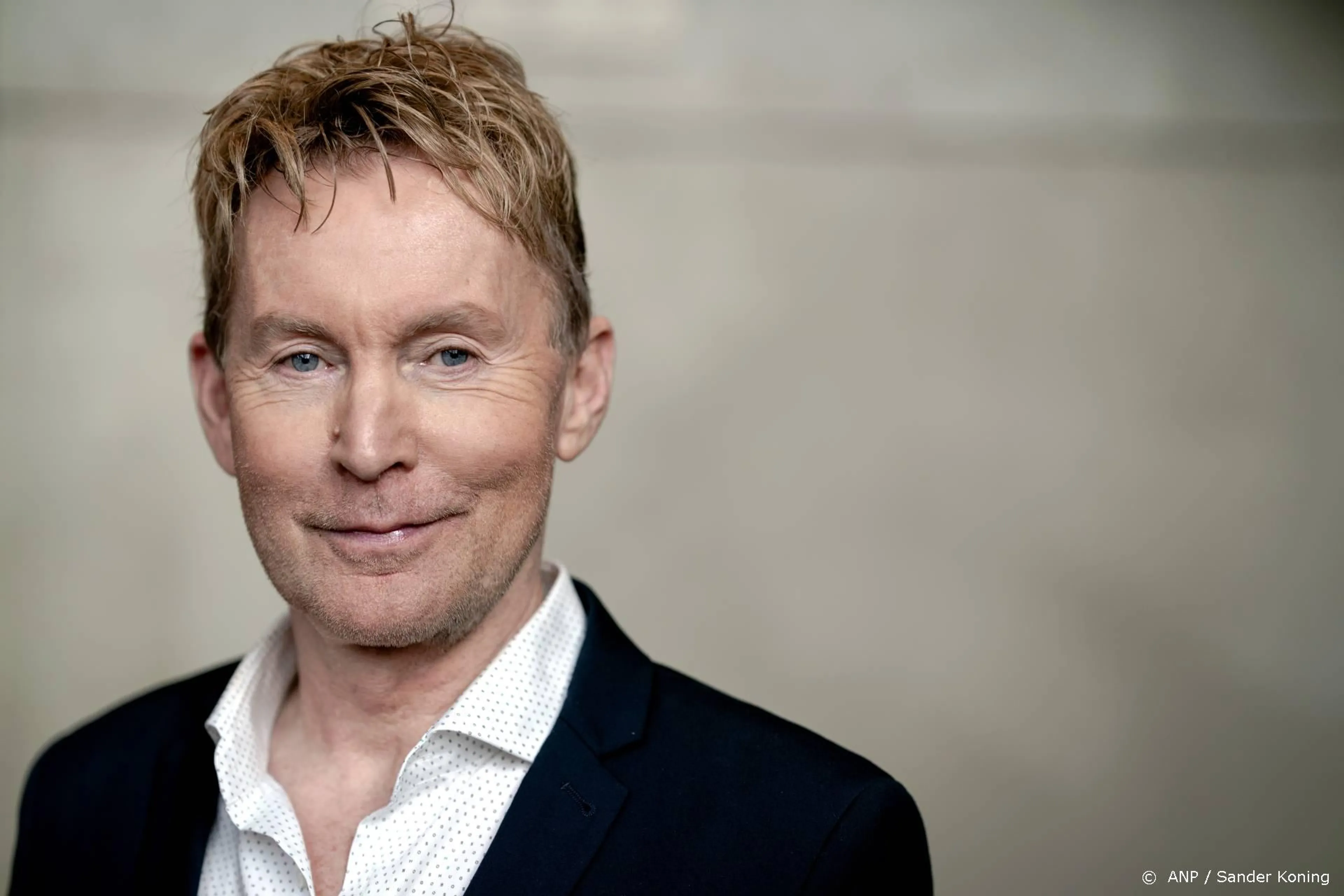 Producent en acteur Hans Cornelissen geridderd op eigen première