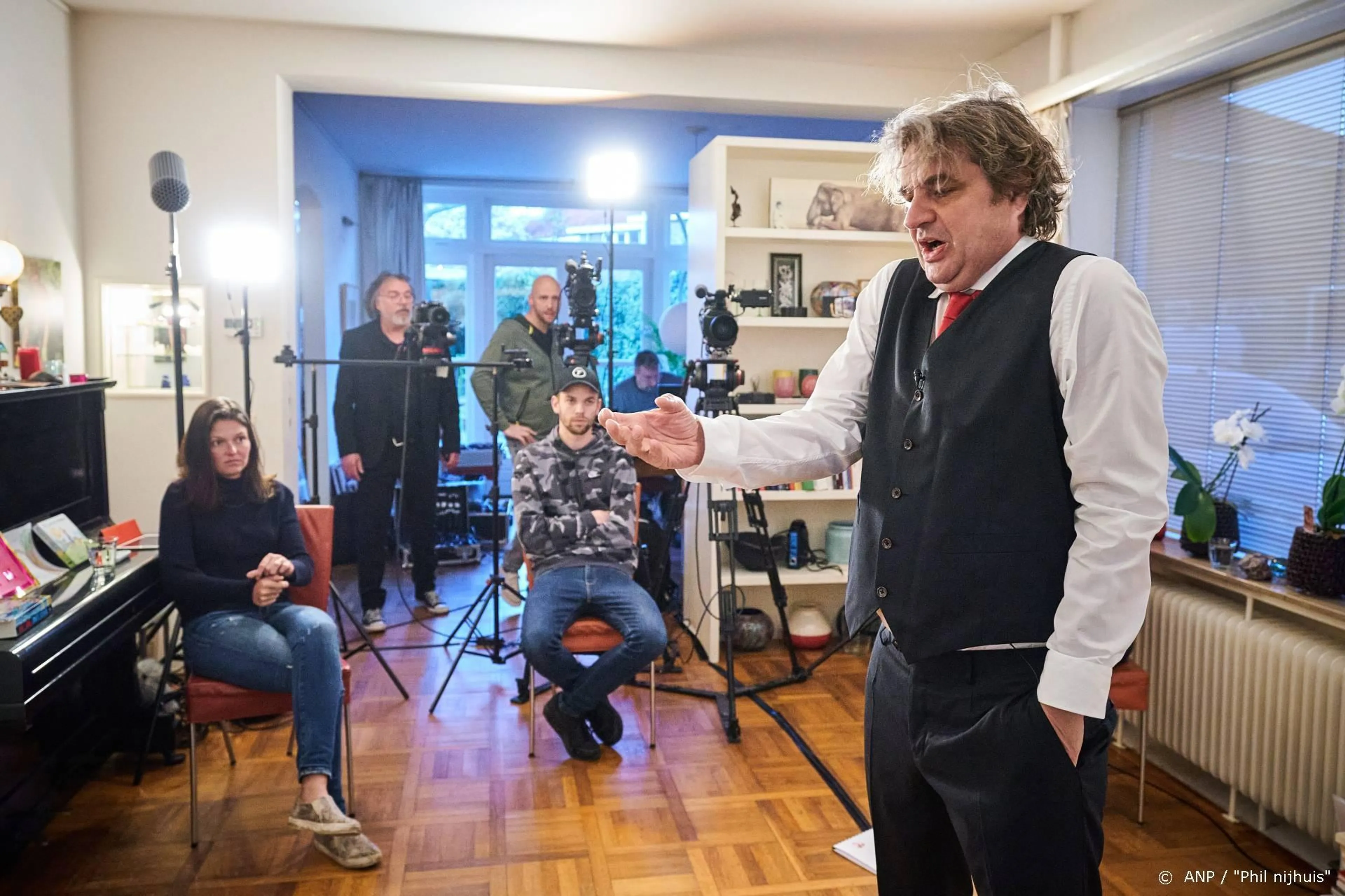 Frank Lammers zingt eigen titelsong Groeten van Gerri