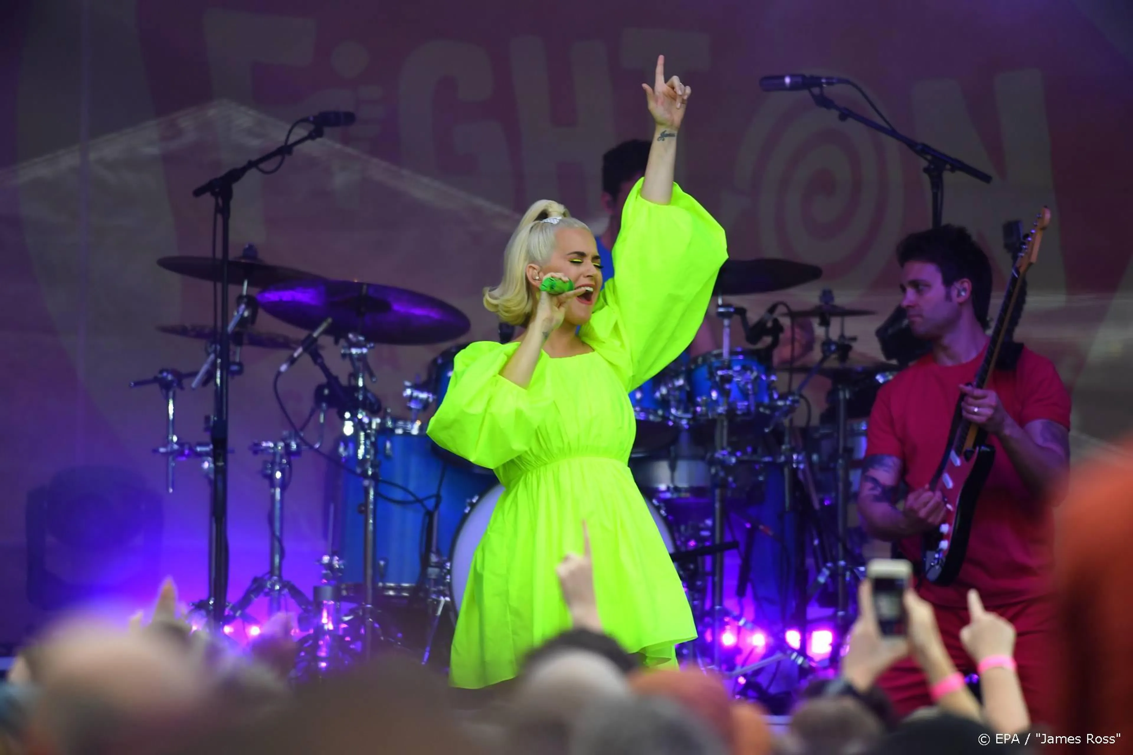 Hoogzwangere Katy Perry headliner op digitale editie Tomorrowland