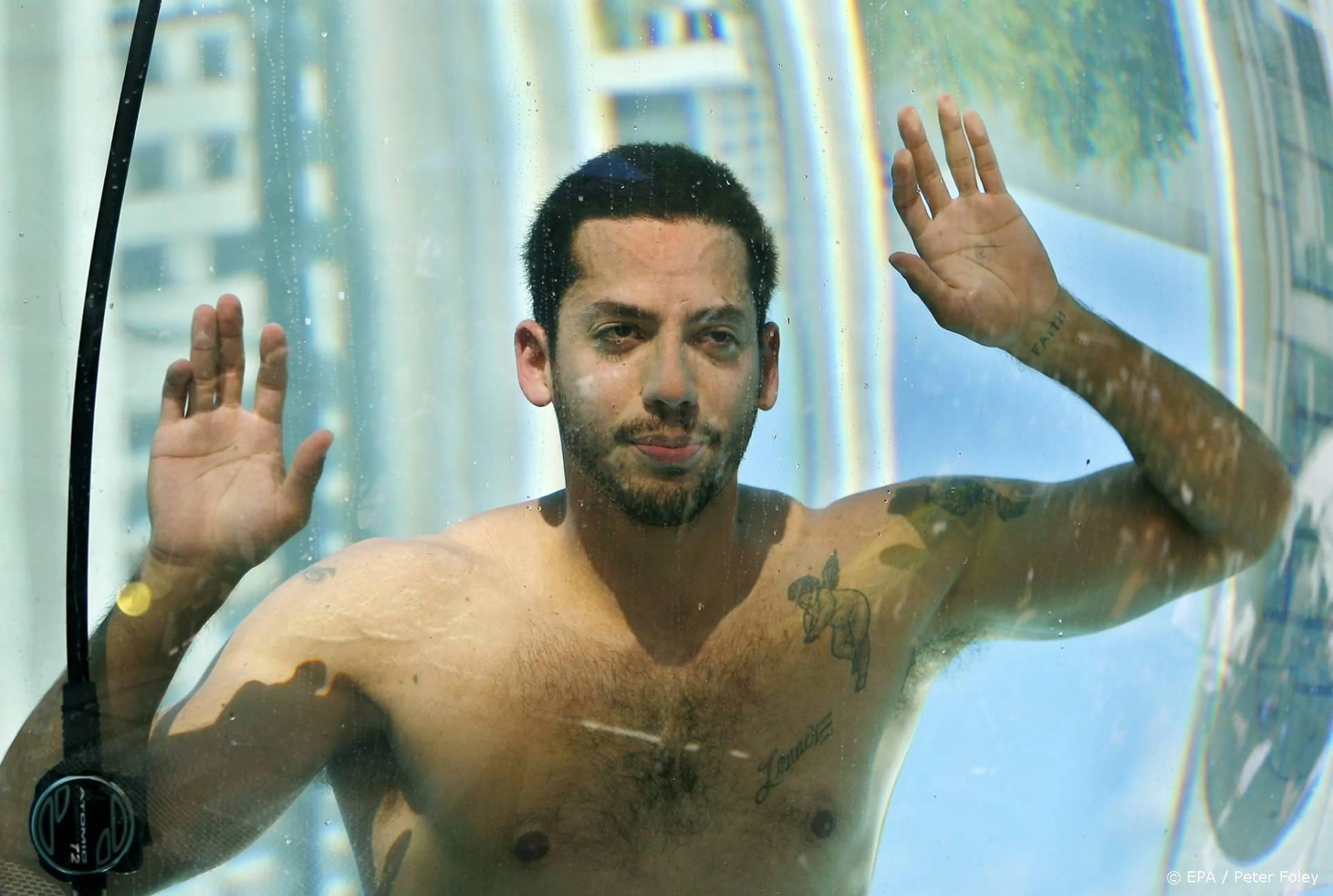 David Blaine breekt YouTube-record met ballonvlucht