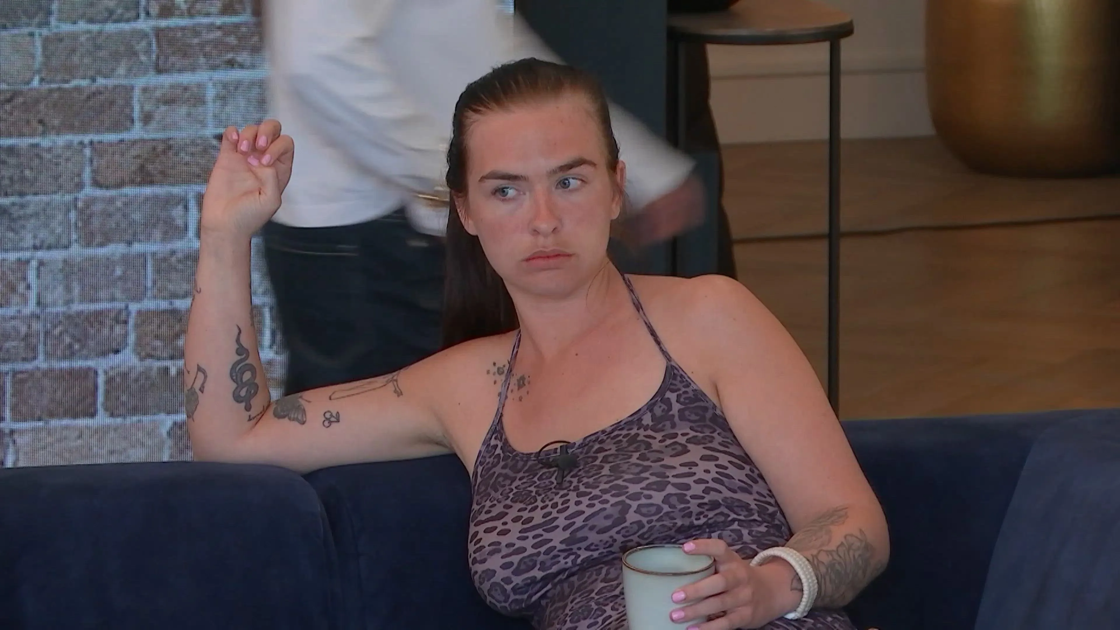 Joshlyn gaat niet akkoord met Roxy haar bezoek (De Bondgenoten)