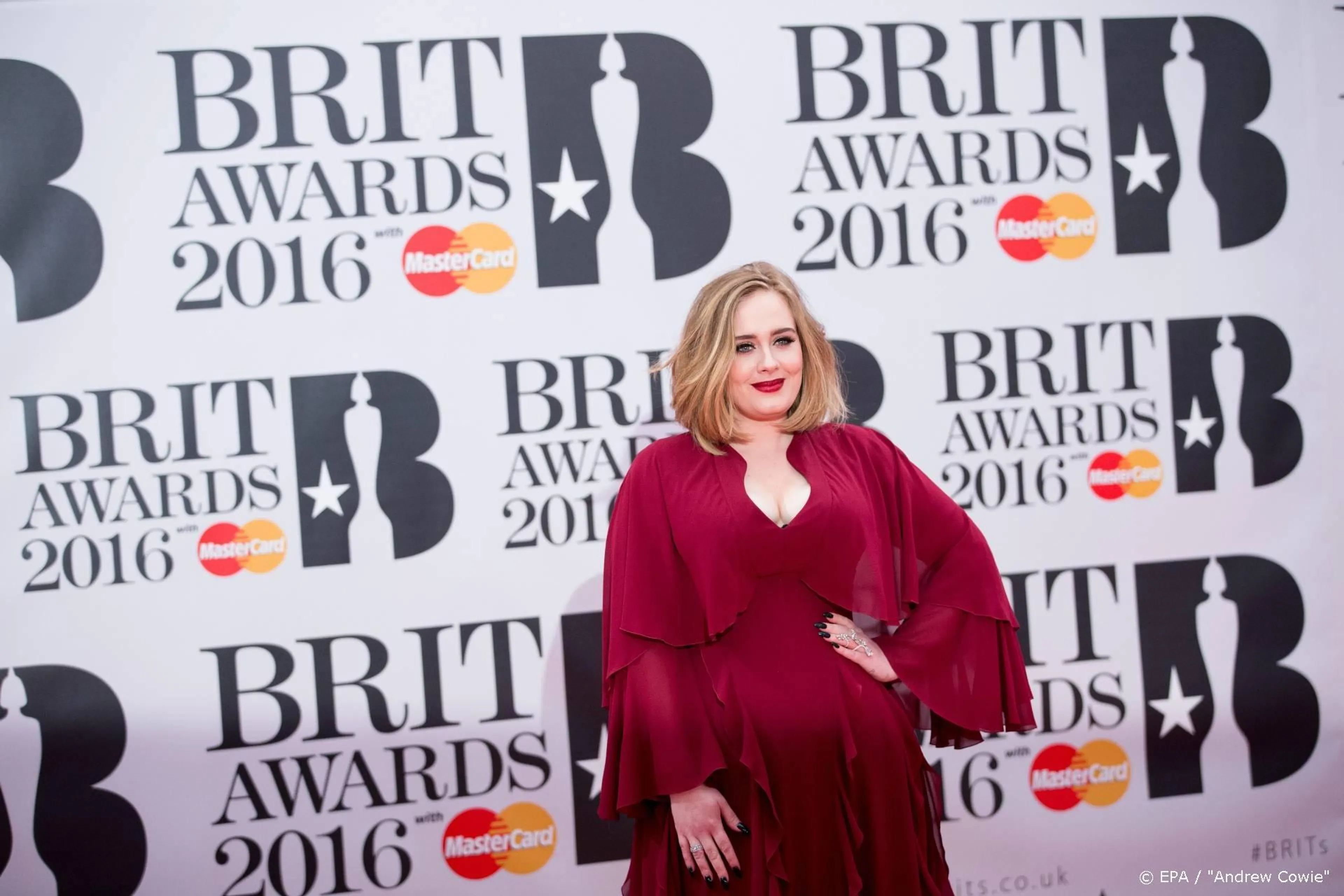 Adele komt 'sneller dan verwacht' met nieuwe muziek