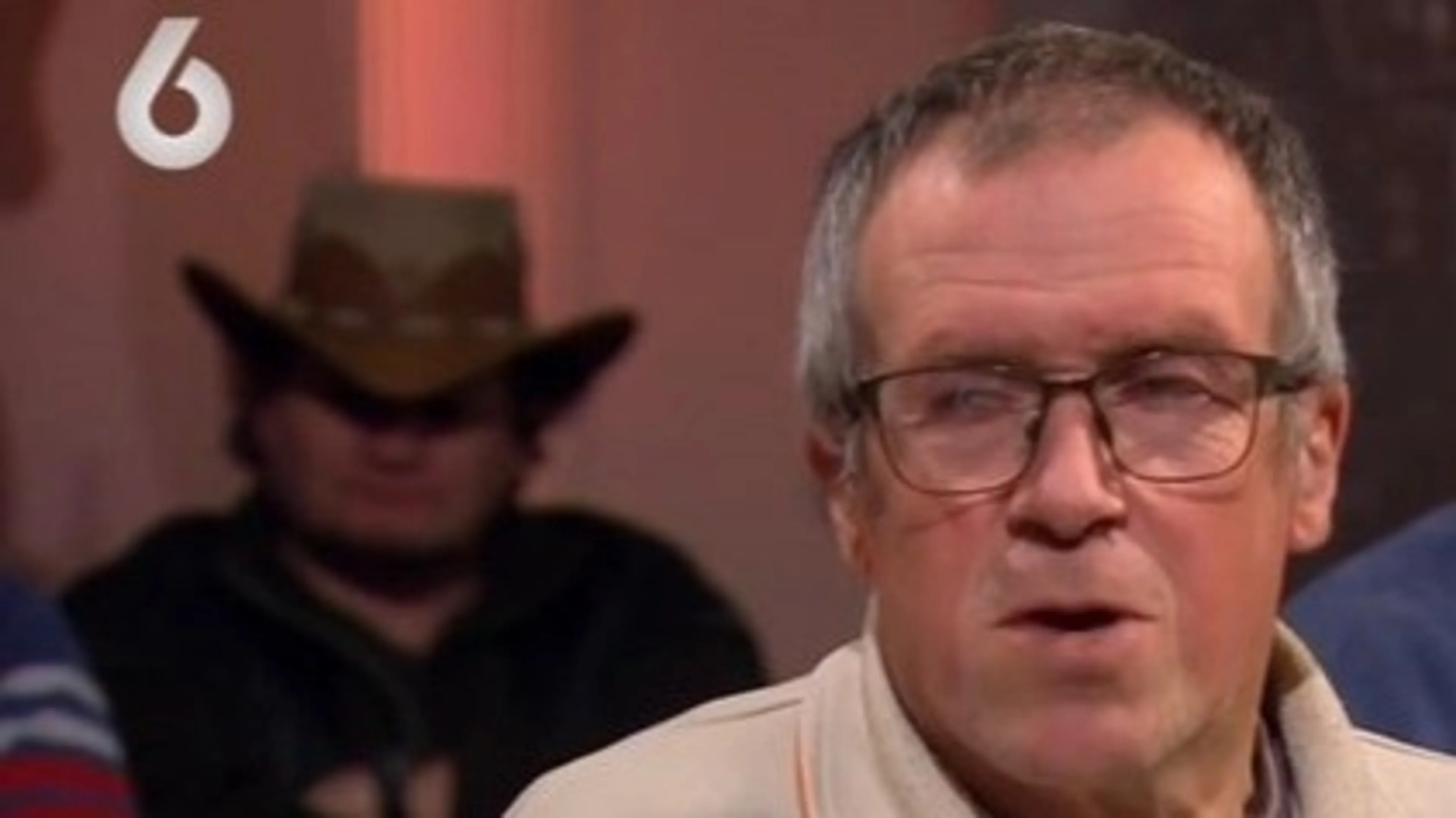 Mr. Frank Visser-kijkers spotten André Hazes look-a-like in publiek
