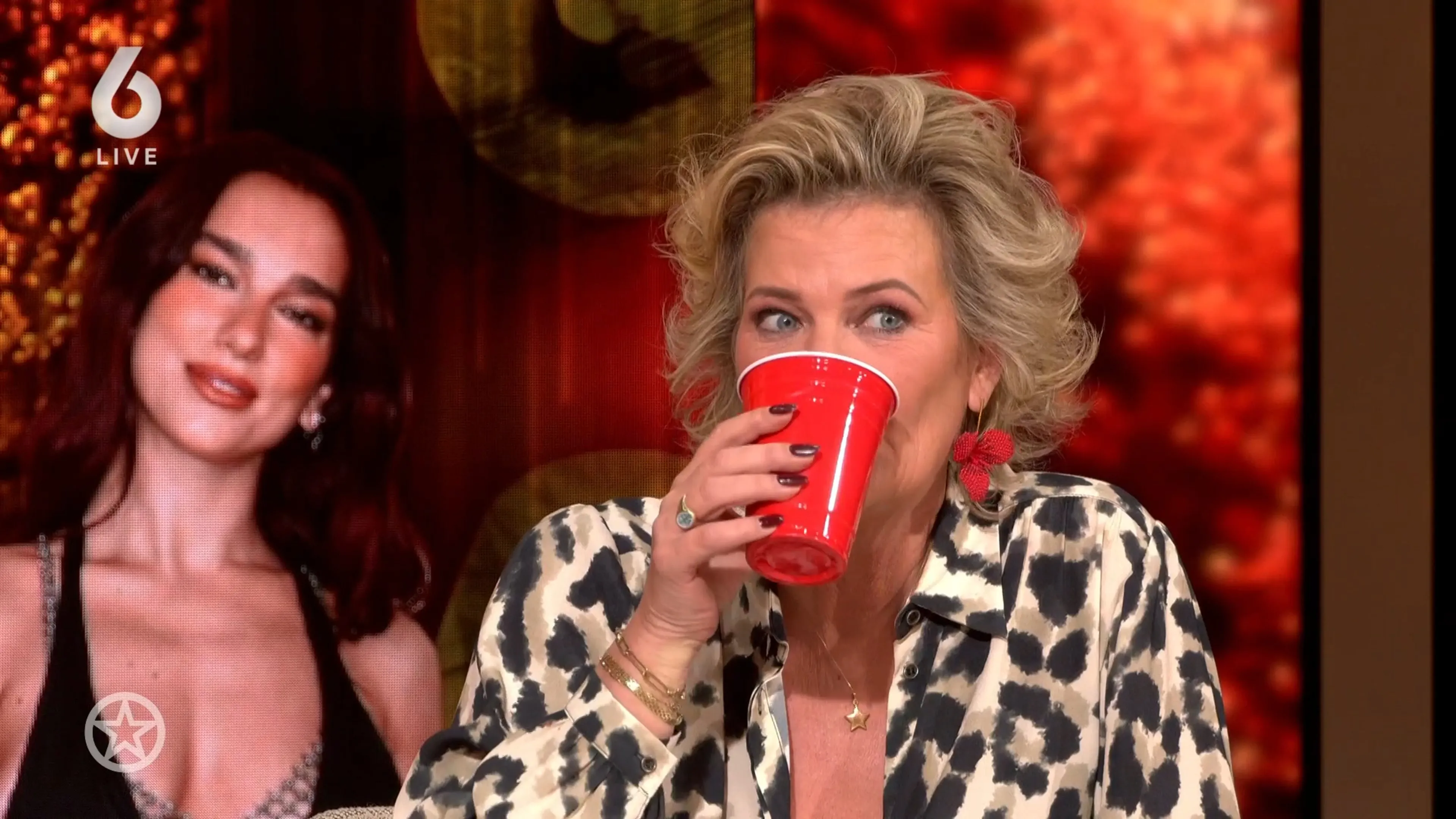 Zangeres Dua Lipa komt met opmerkelijk drankje