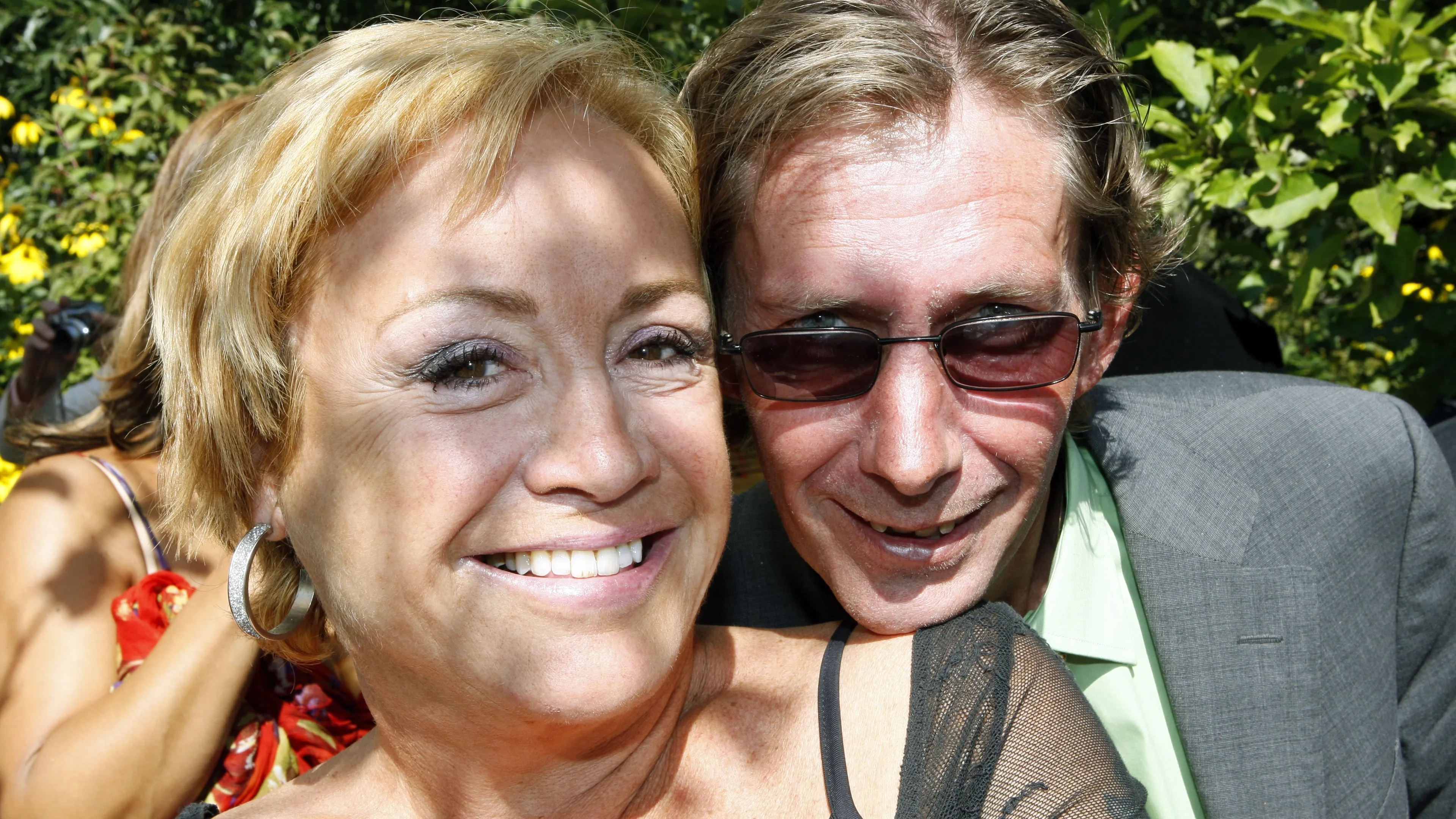 Weduwnaar Viola Holt alweer gelukkig in de liefde: 'Nu moet ik door'