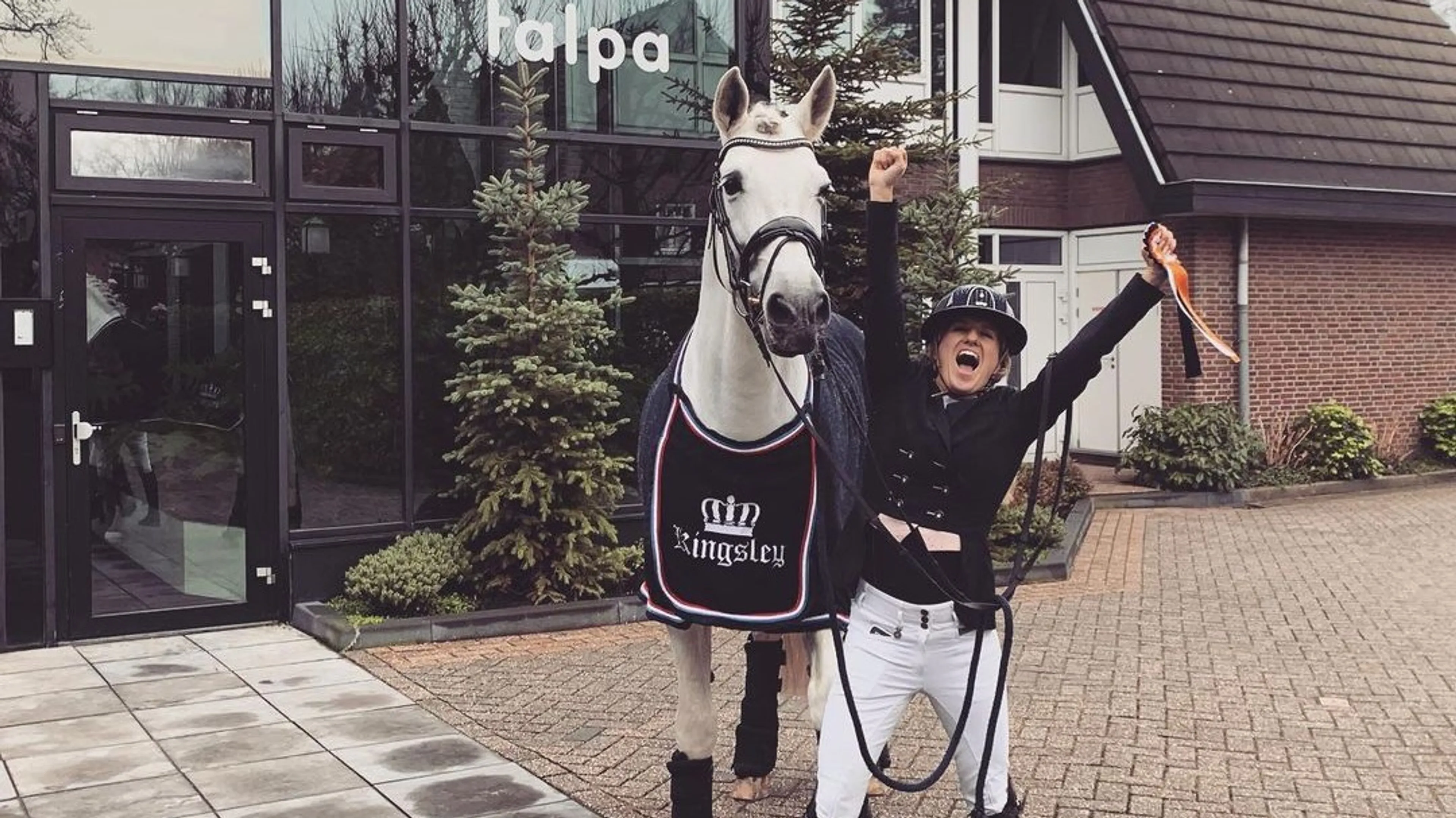 Britt Dekker staat stil bij bijzonder moment