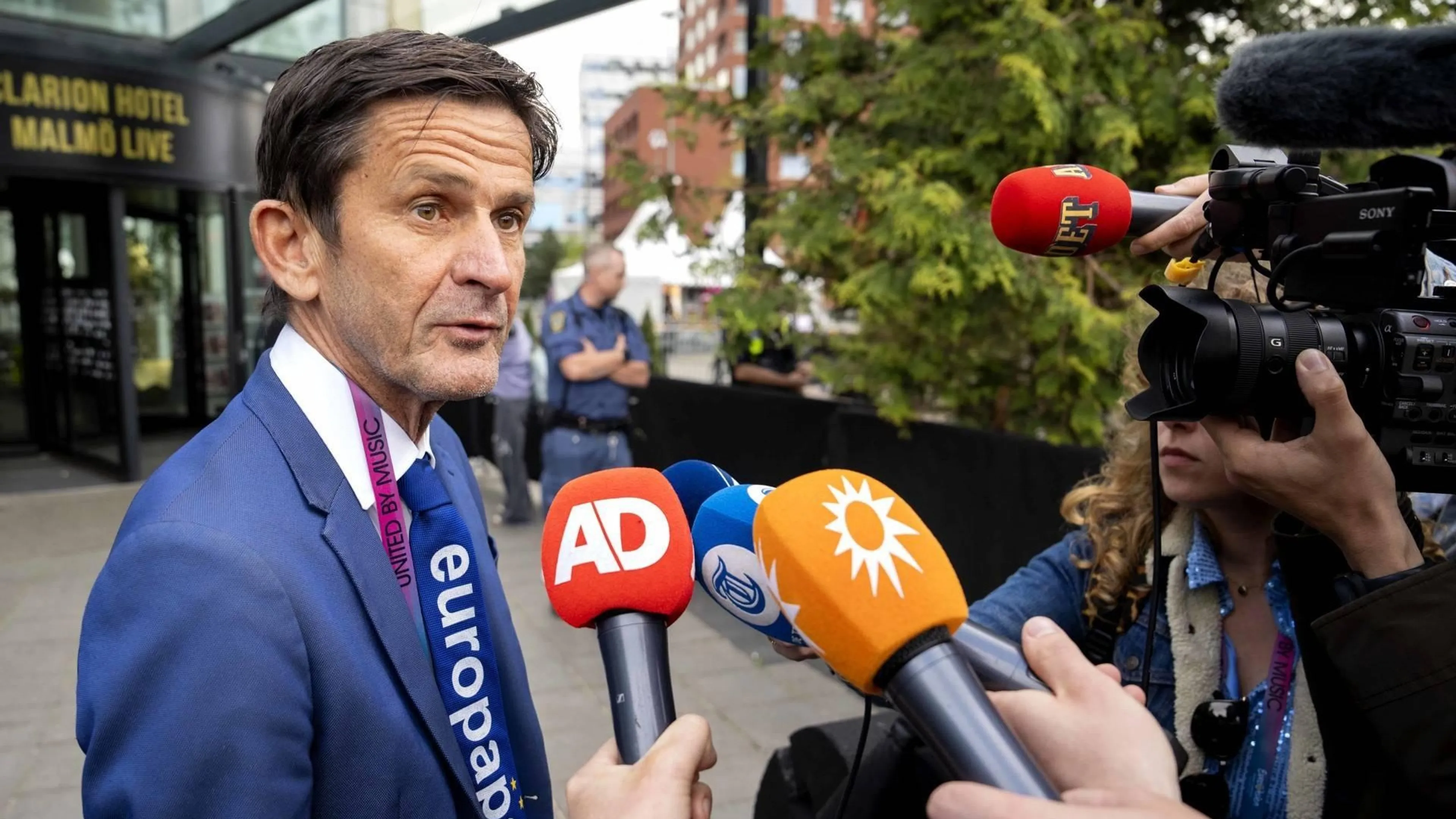 Cornald Maas neemt rigoureus besluit over songfestivaltraditie