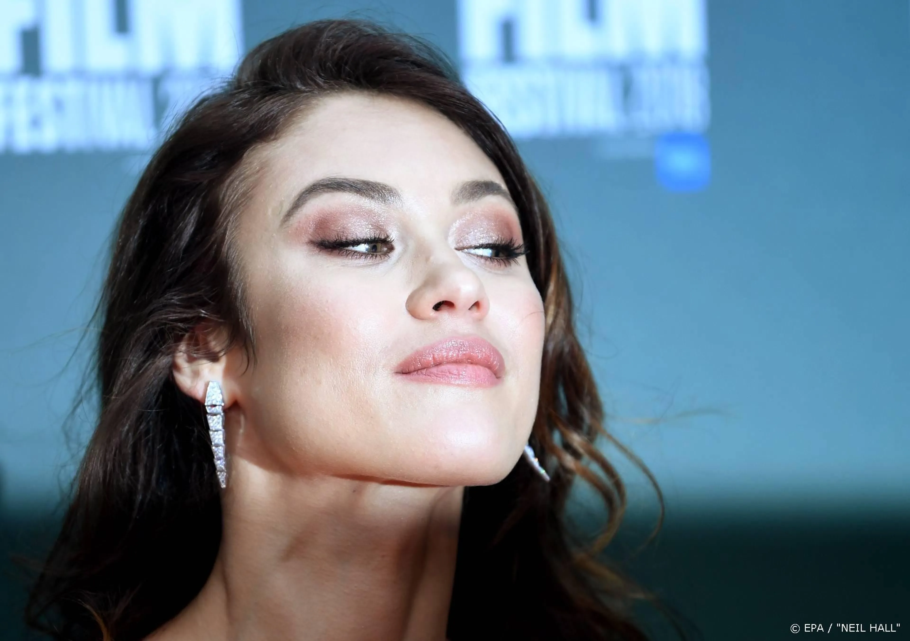 James Bond-actrice Olga Kurylenko hersteld van corona