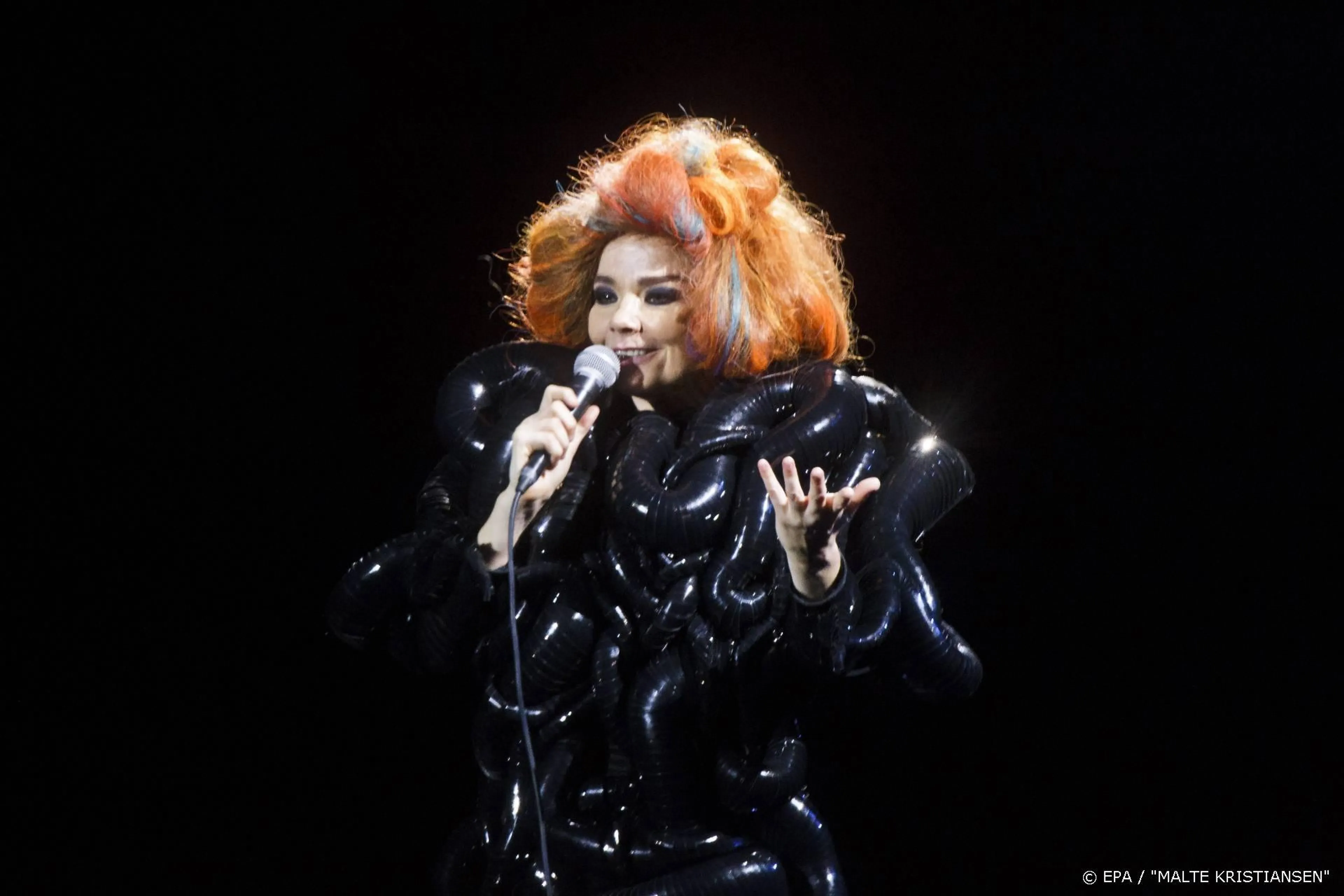 Björk stelt livestreamconcerten uit