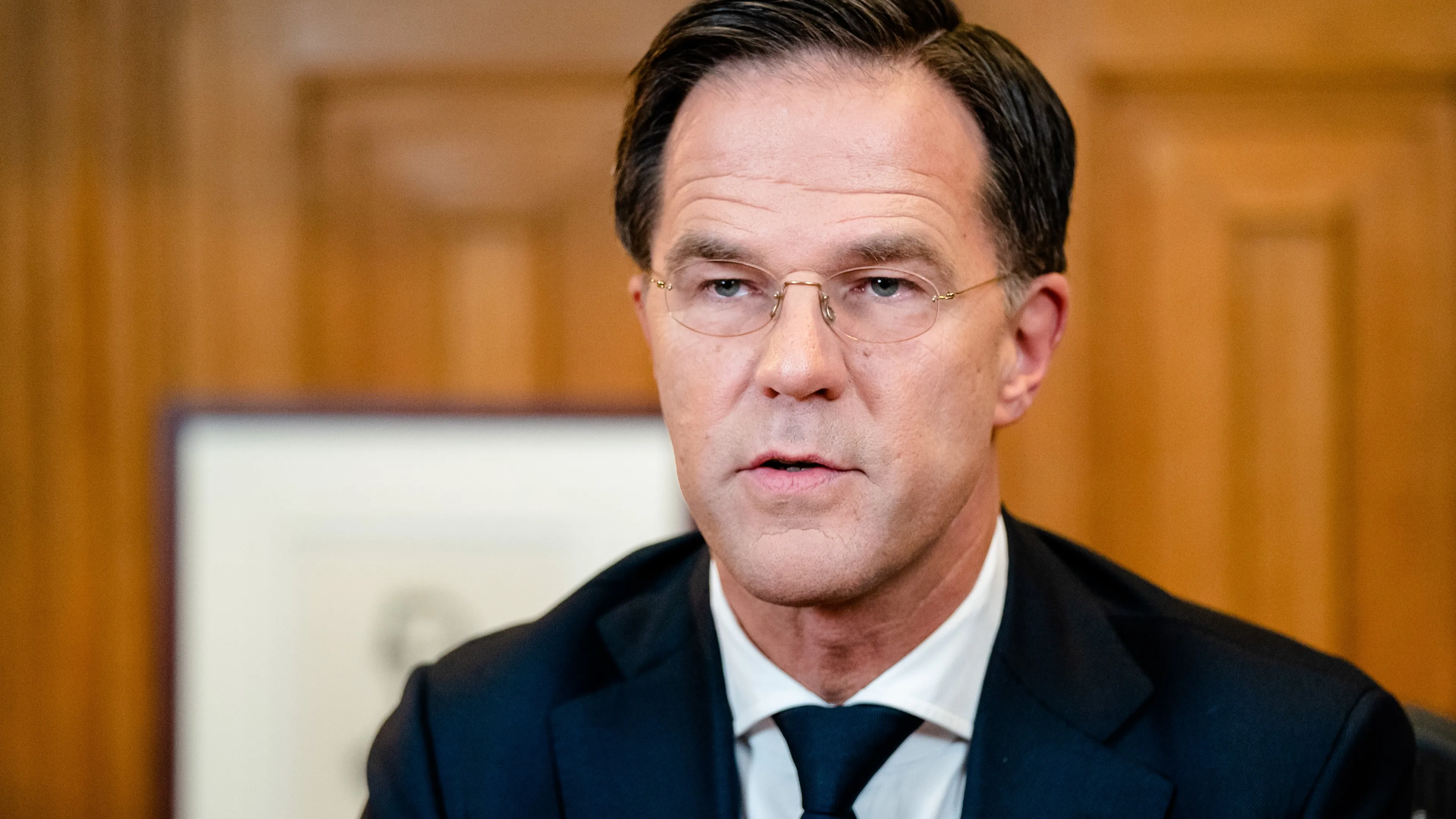 Excuses van Rutte voor snelle versoepelingen en persconferentie