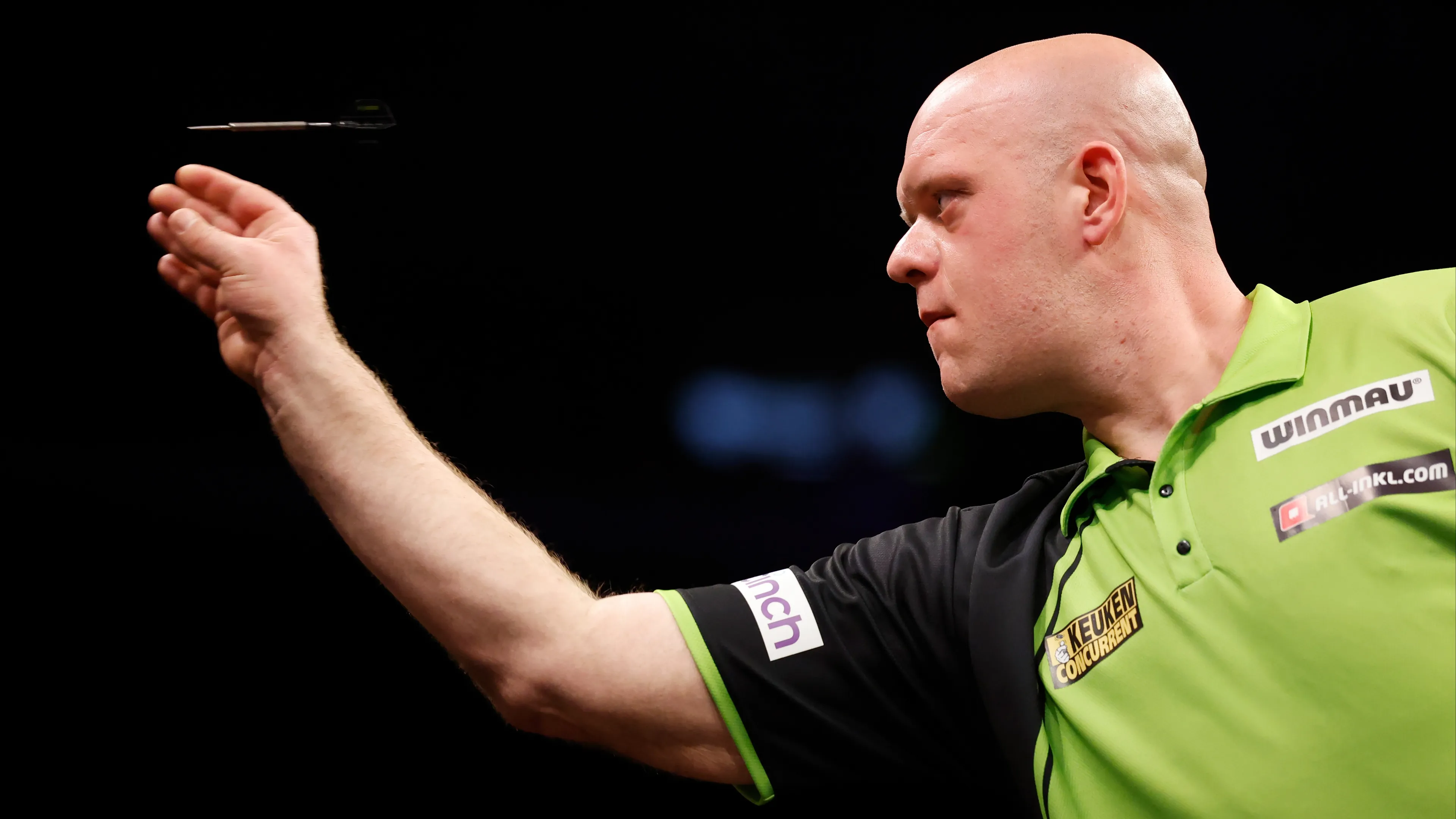 'Michael van Gerwen zoenend gespot'