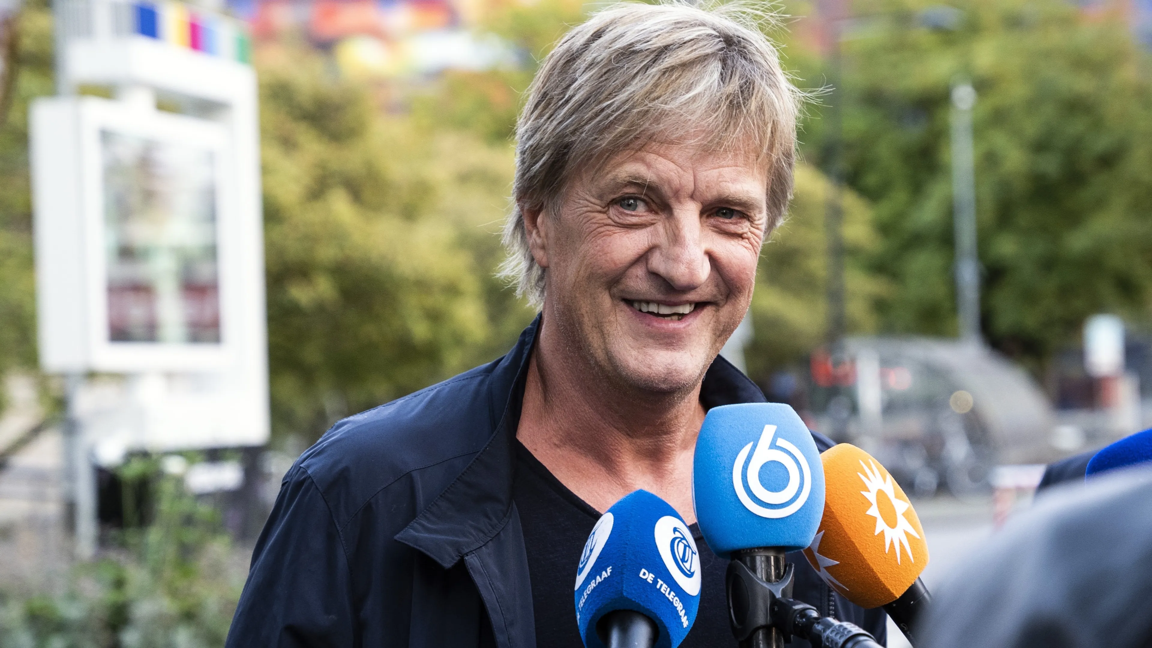 Johan Derksen klapt uit de school over Wim Kieft bij VI: '2000 euro coke op tafel'