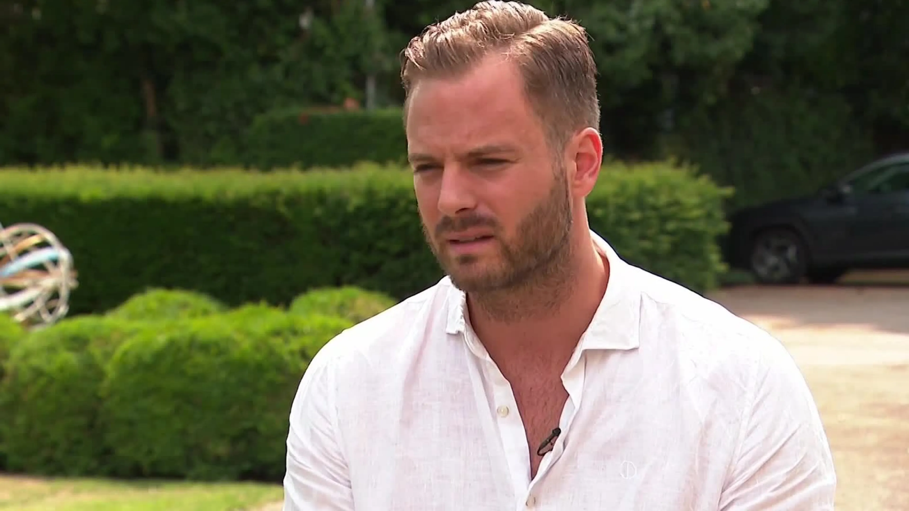 Jim Bakkum laat zich emotioneel uit over zijn moeder