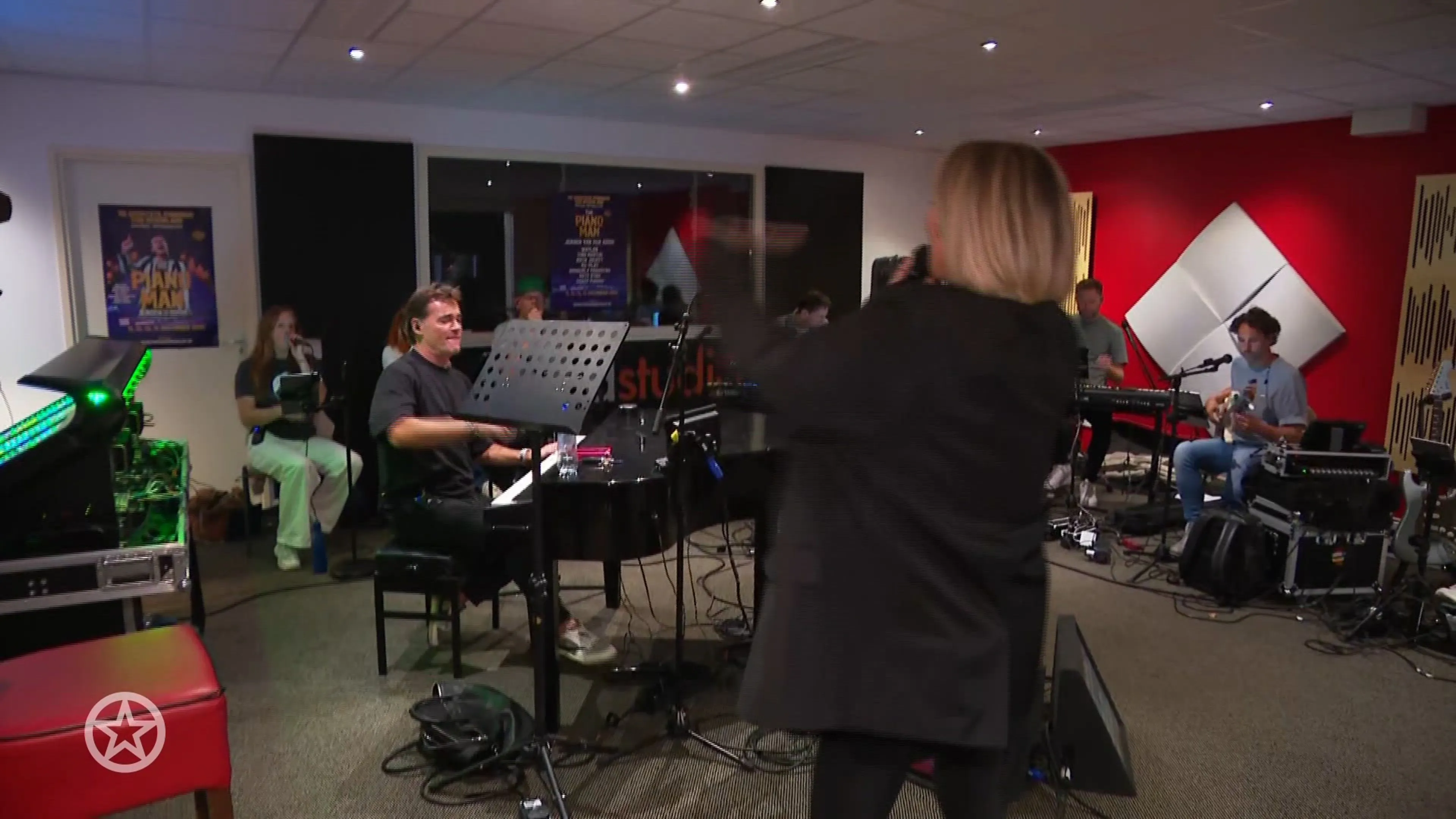 Kate Ryan repeteert voor het eerst met Jeroen van der Boom voor Pianoman