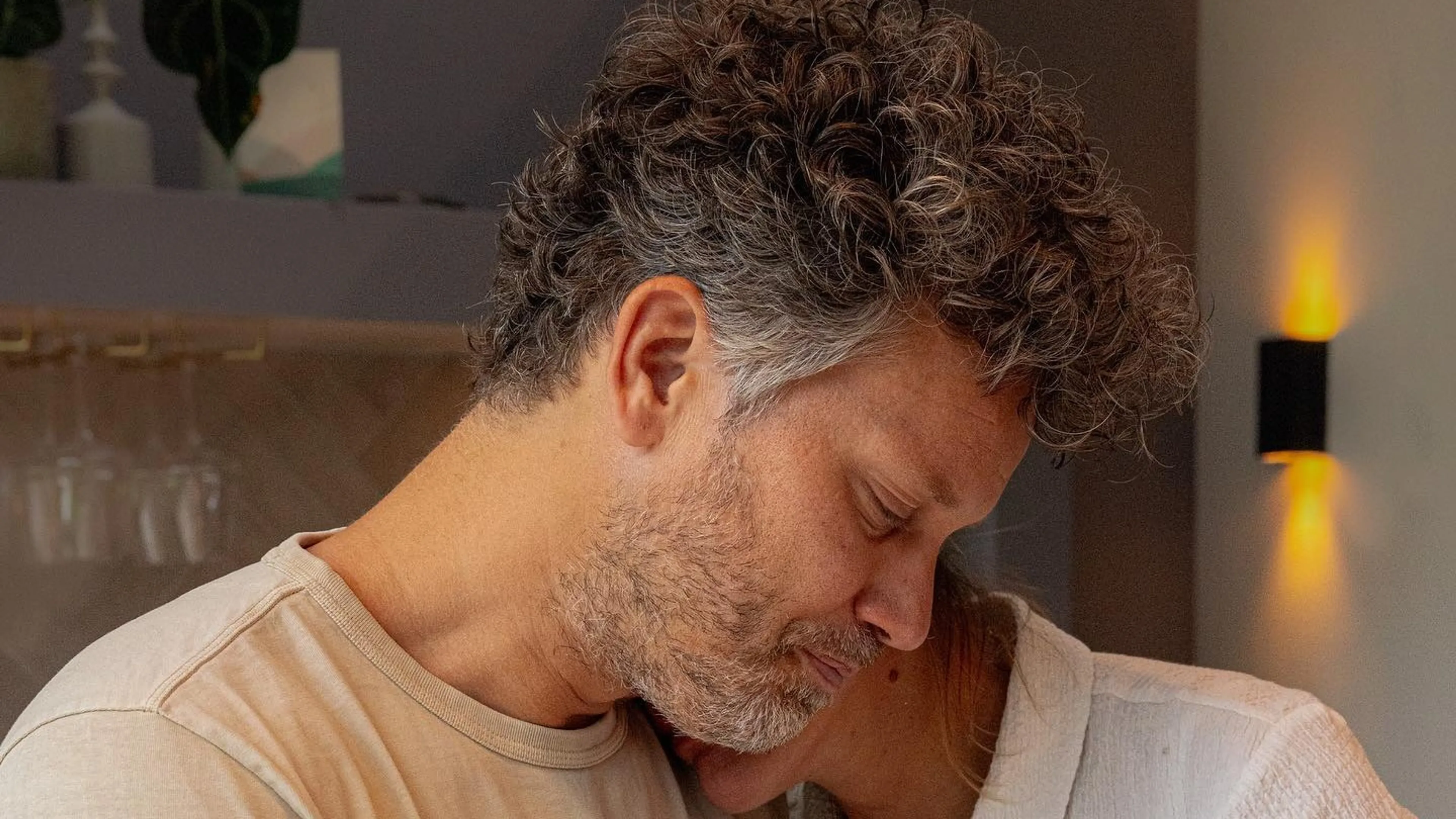 Radio-dj Paul Rabbering deelt hartverscheurend babynieuws