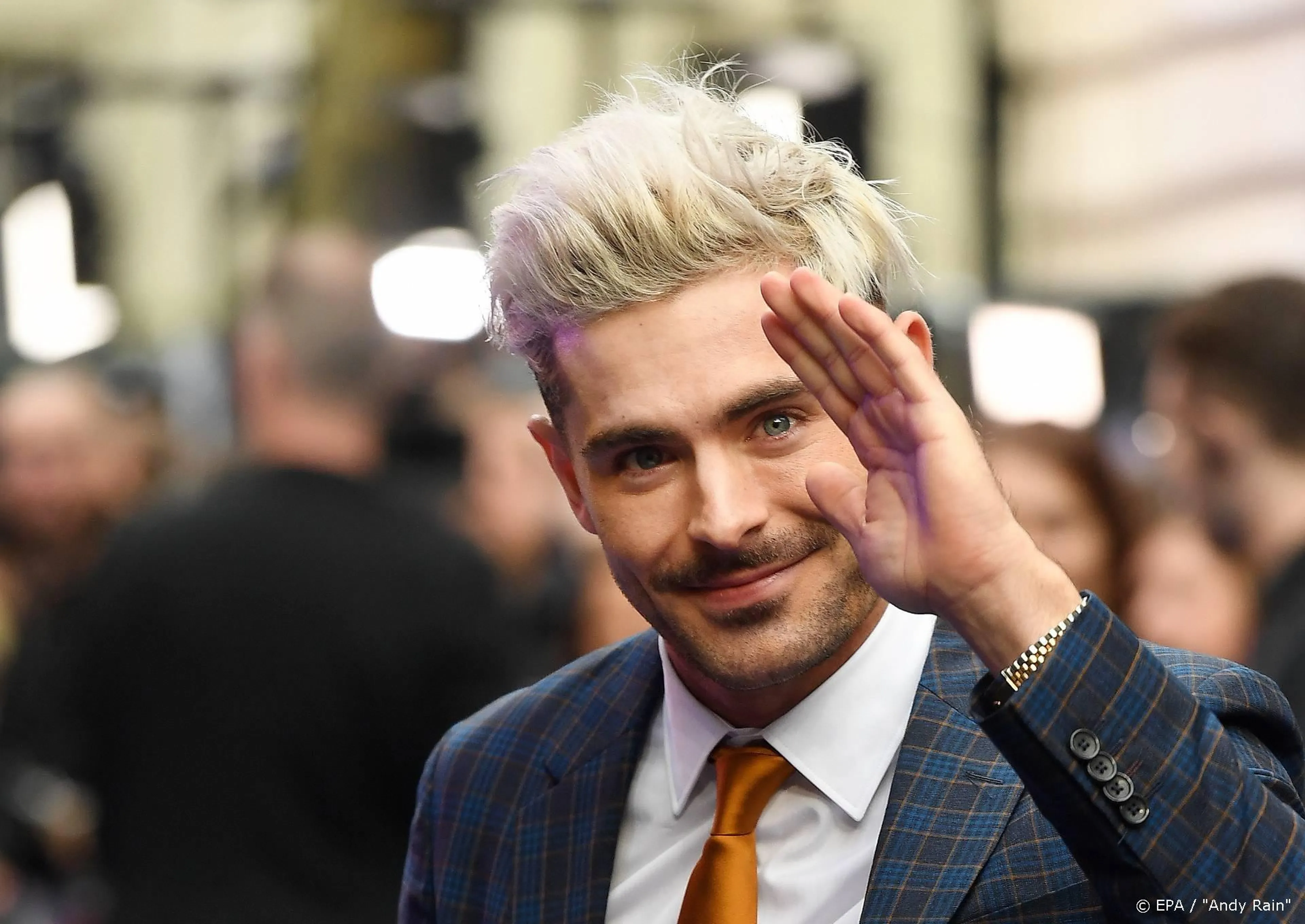Zac Efron te zien in remake Three Men and a Baby