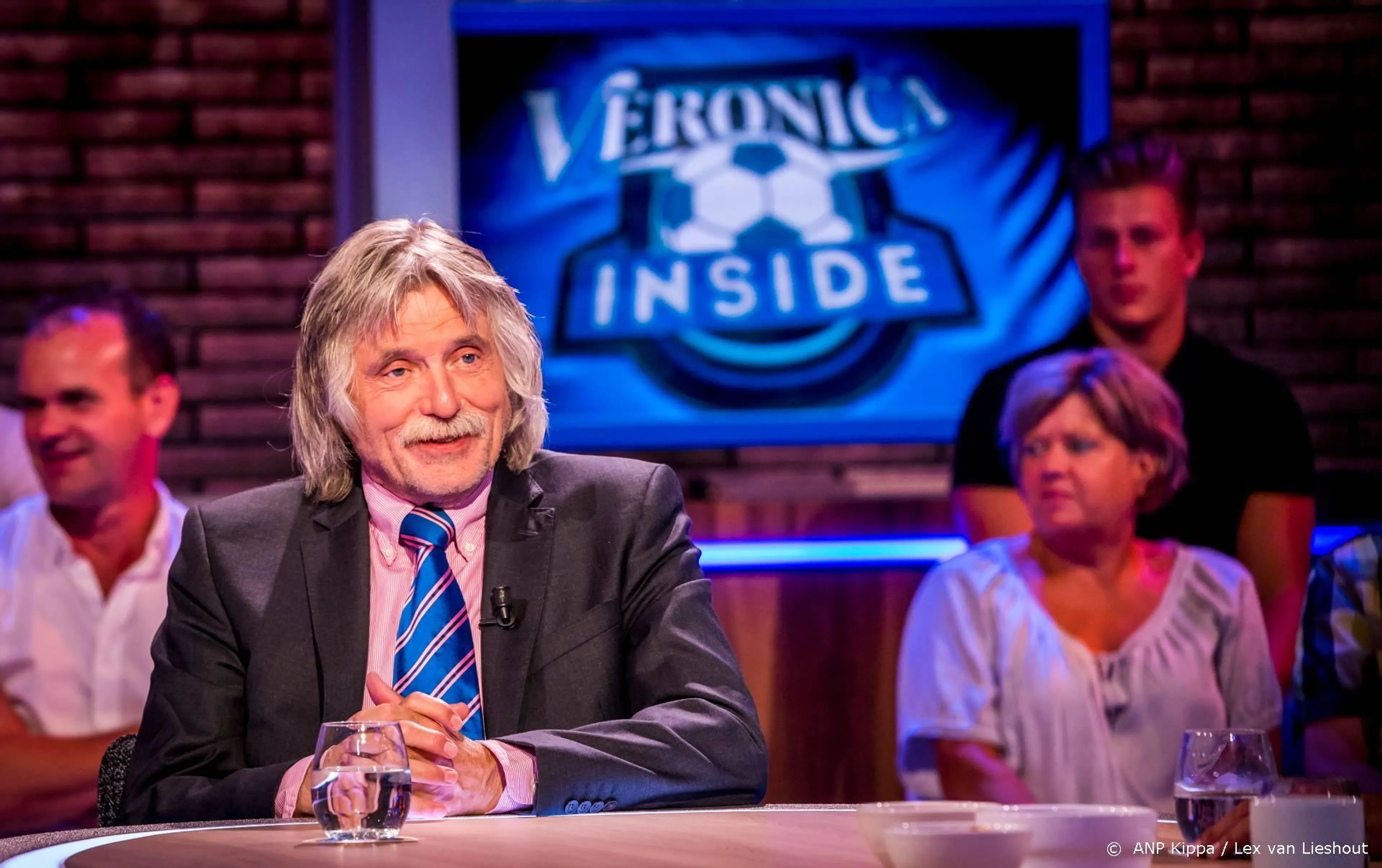 Johan Derksen zegt niets over terugkeer VI, 'gaat gewoon zitten'
