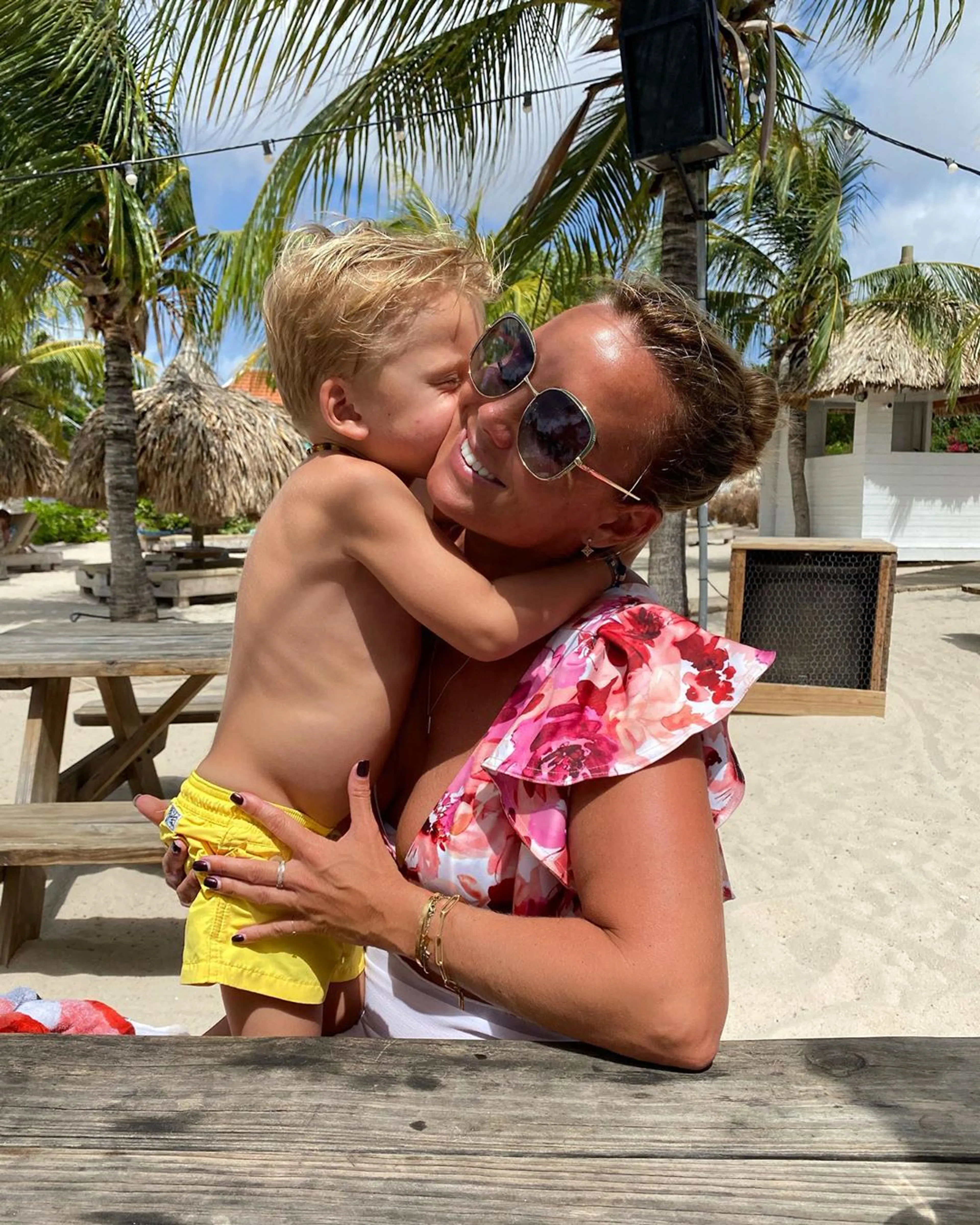 Monique en André Junior steken handen uit de mouwen