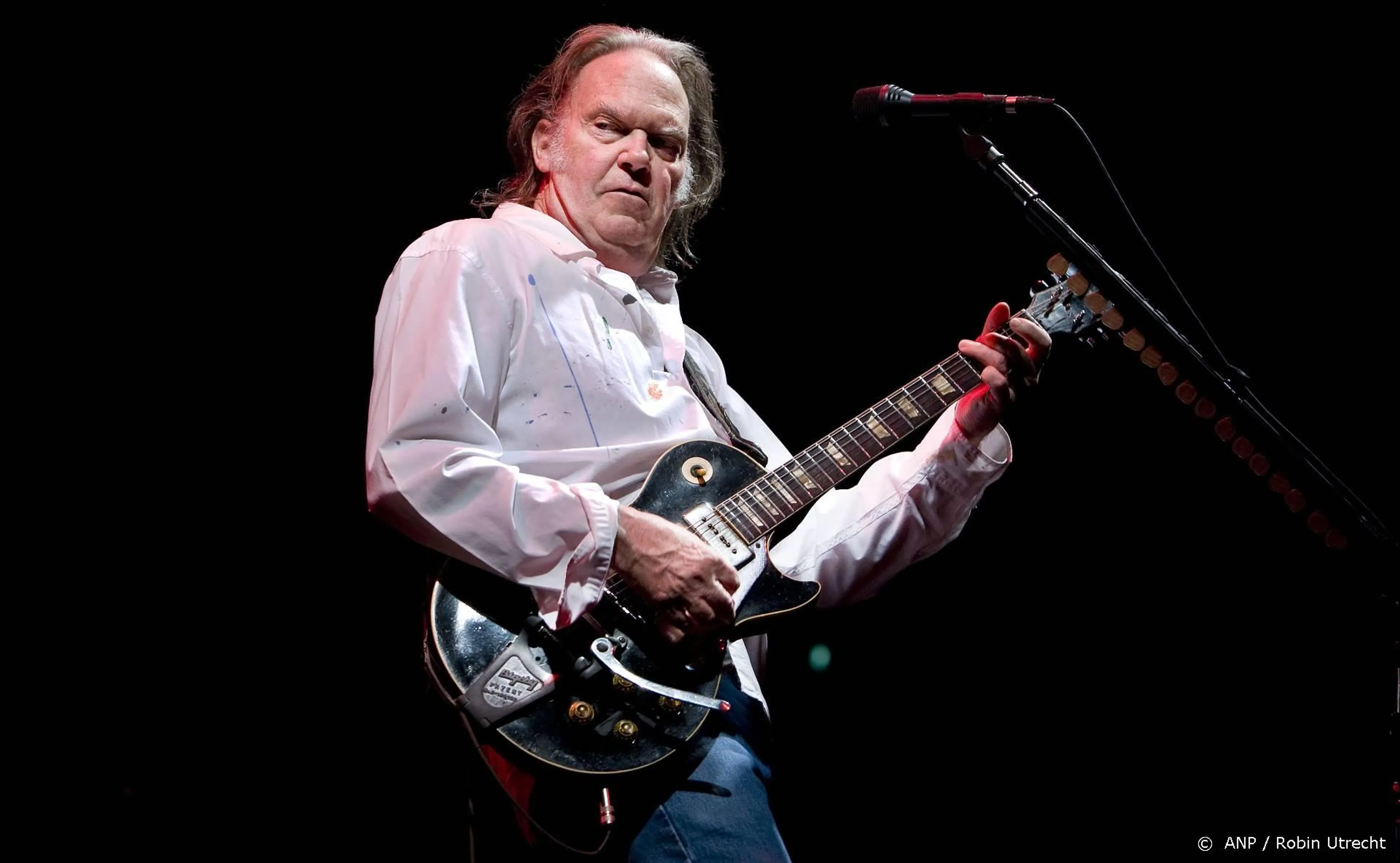 Neil Young verhuist zijn muziek naar Amazon Music