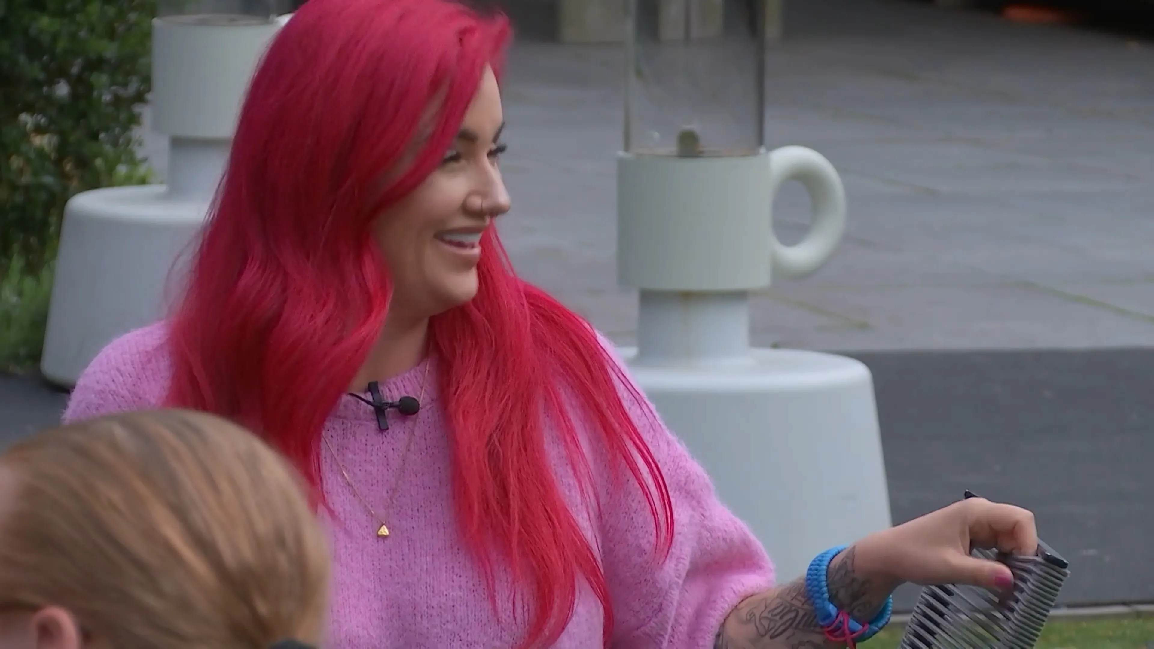 Bonnie werkt bij een parenclub, Noah is nieuwsgierig