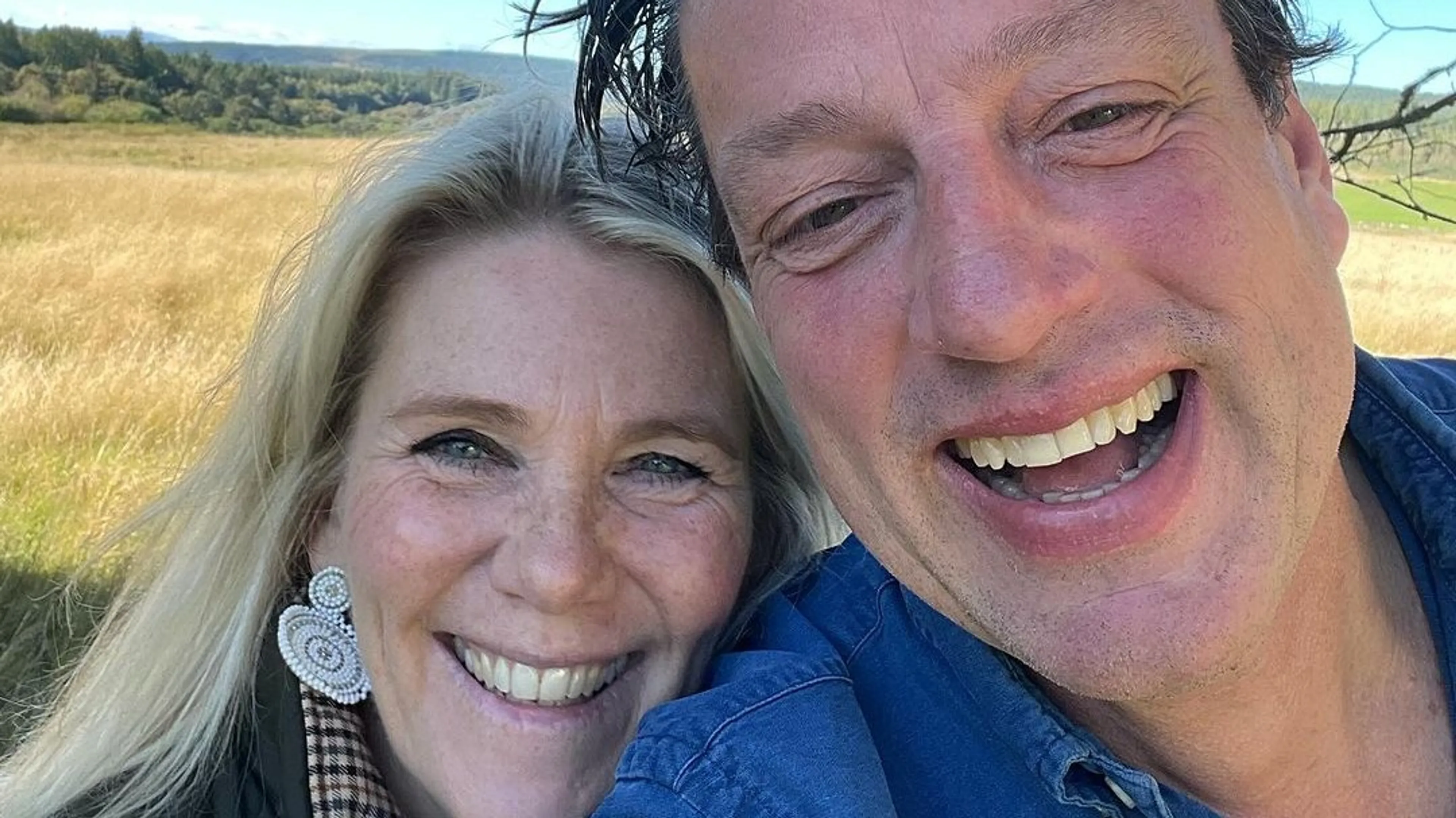 ZIEN: B&B Vol Liefdes Robert Jan ontmoet de dochter van zijn Suzanne