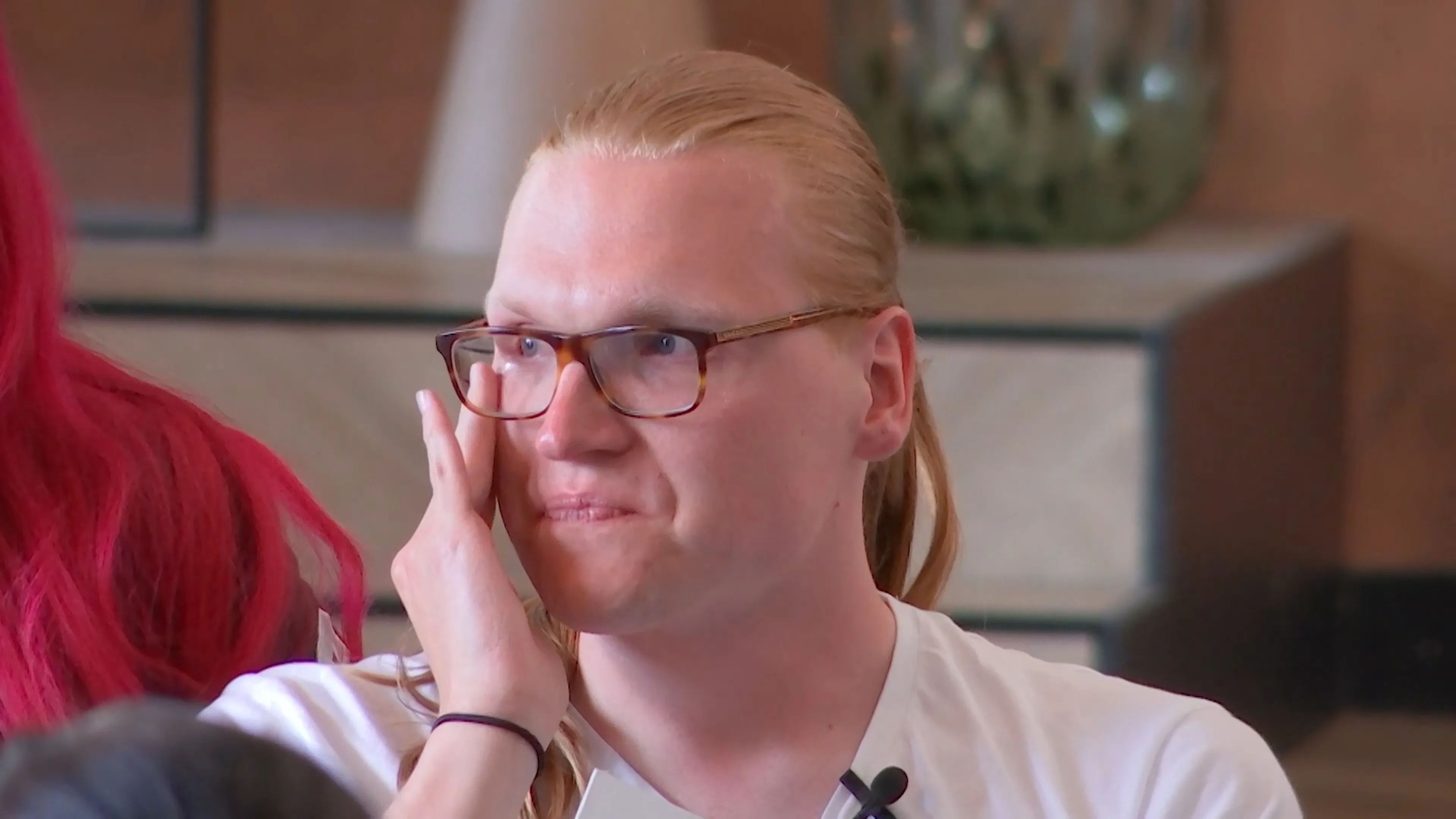 Melvin in tranen bij het vertrek van Fianca