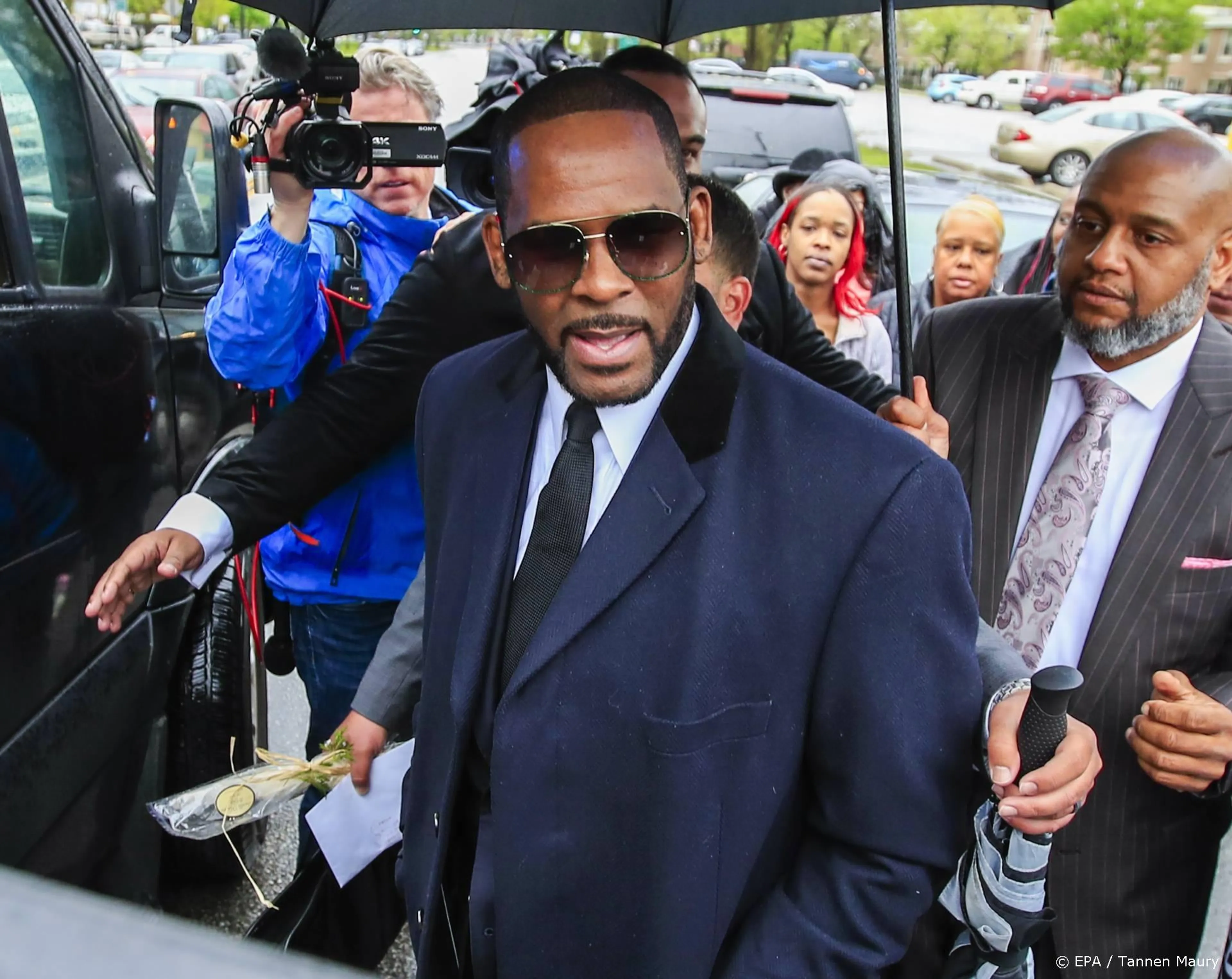 Ex-collega R. Kelly: ik zag hem een 13-jarige Aaliyah misbruiken