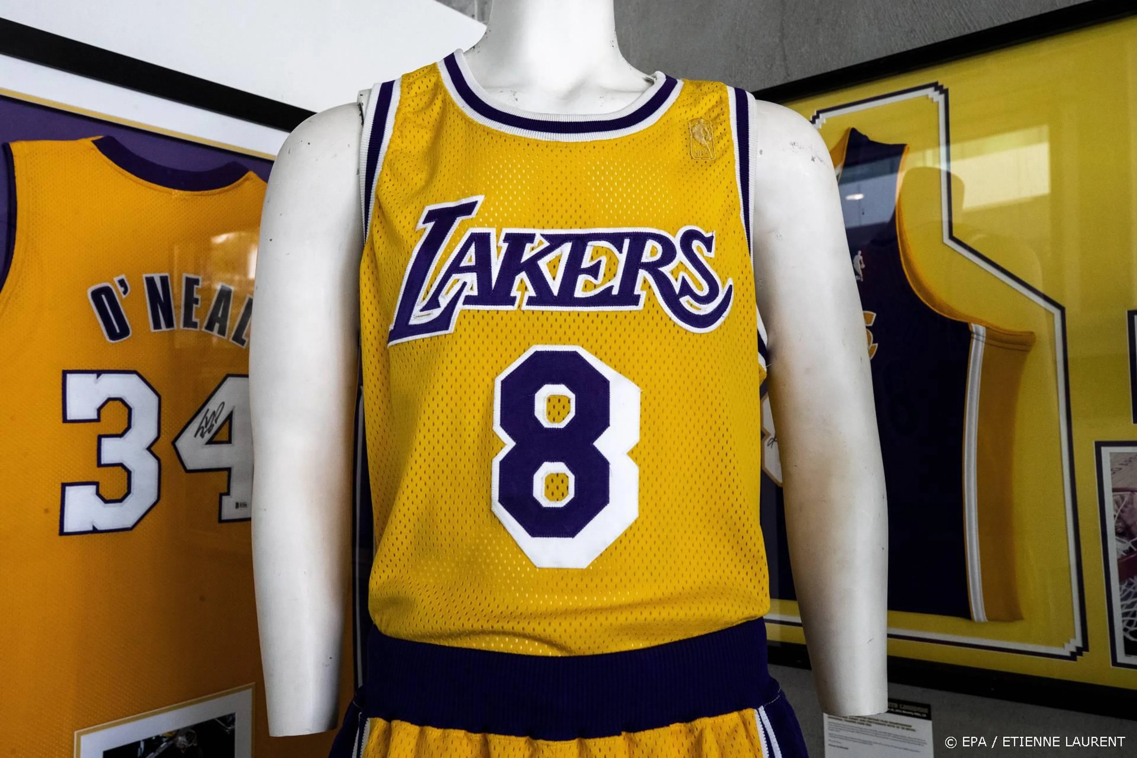 Hemd Kobe Bryant geveild voor ruim 2,7 miljoen dollar