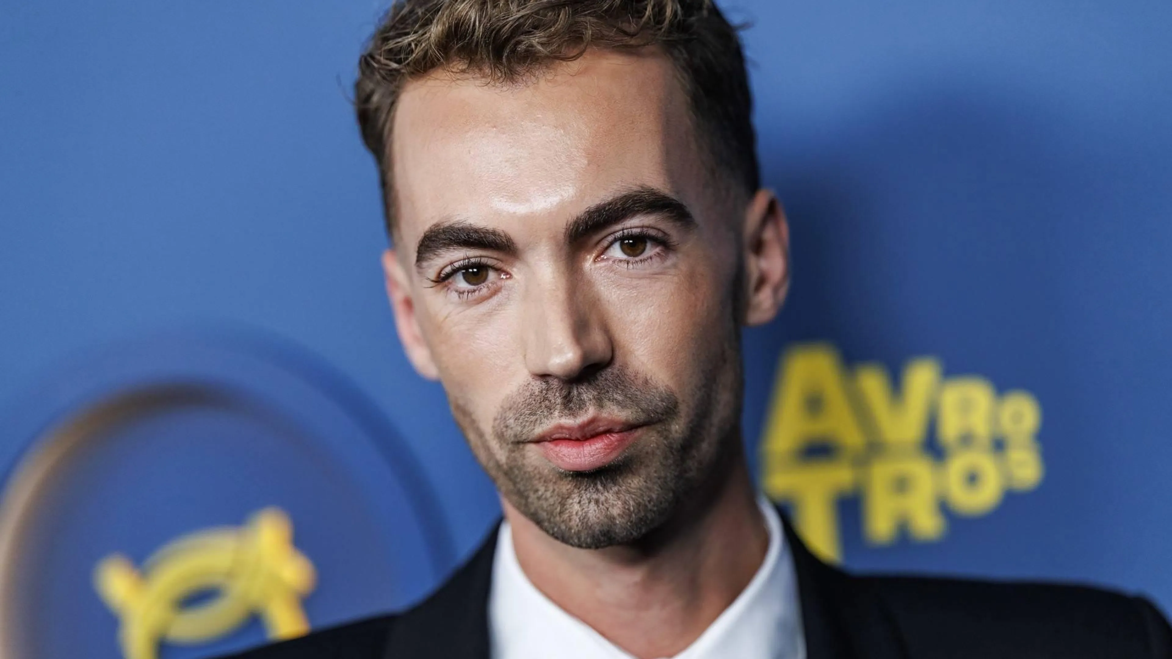 Interieurstylist Daan Alferink geeft emotionele speech na winnen Televizier-Ring Talent