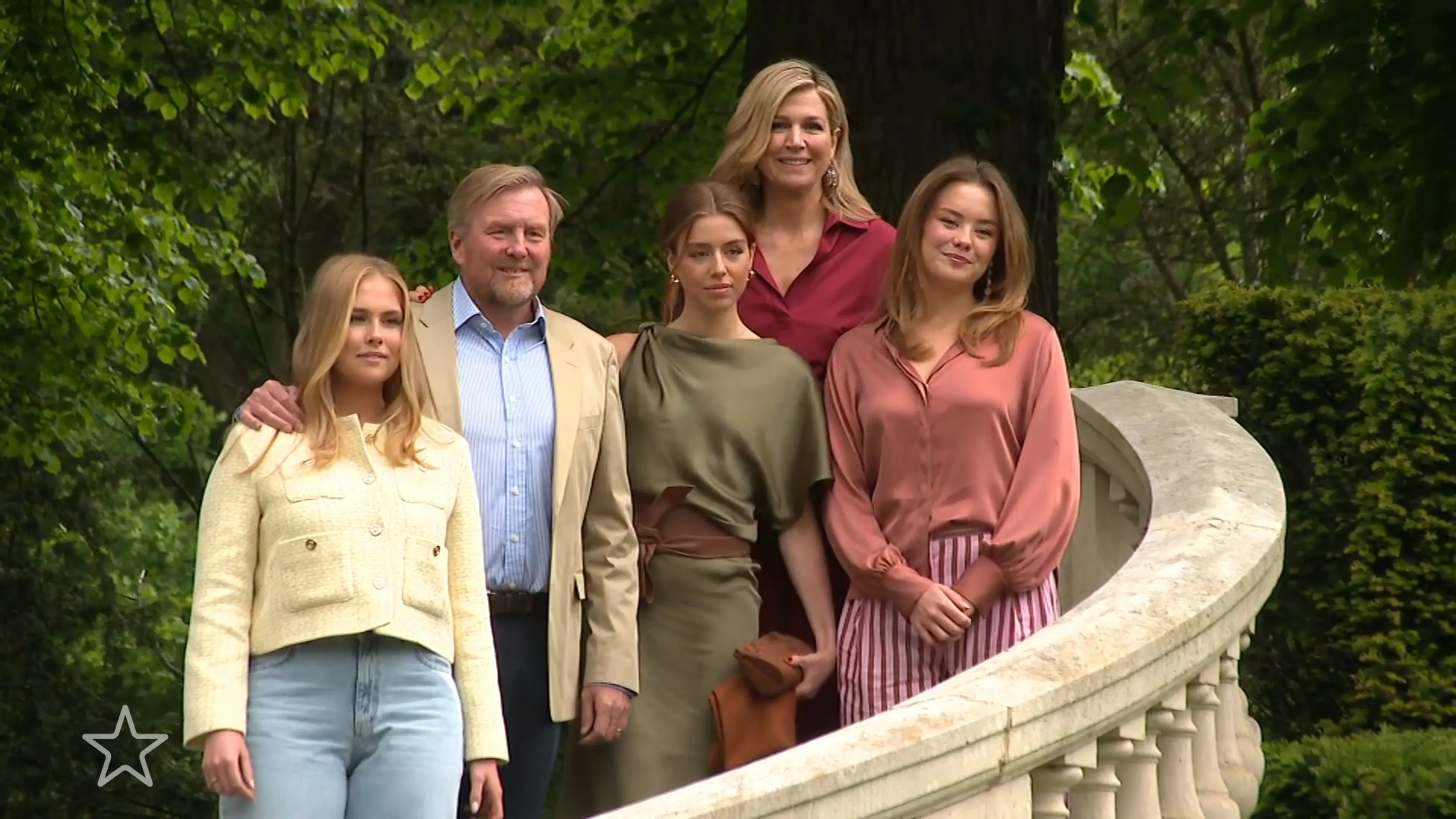 Oranjes beginnen aan fotosessie voor de pers
