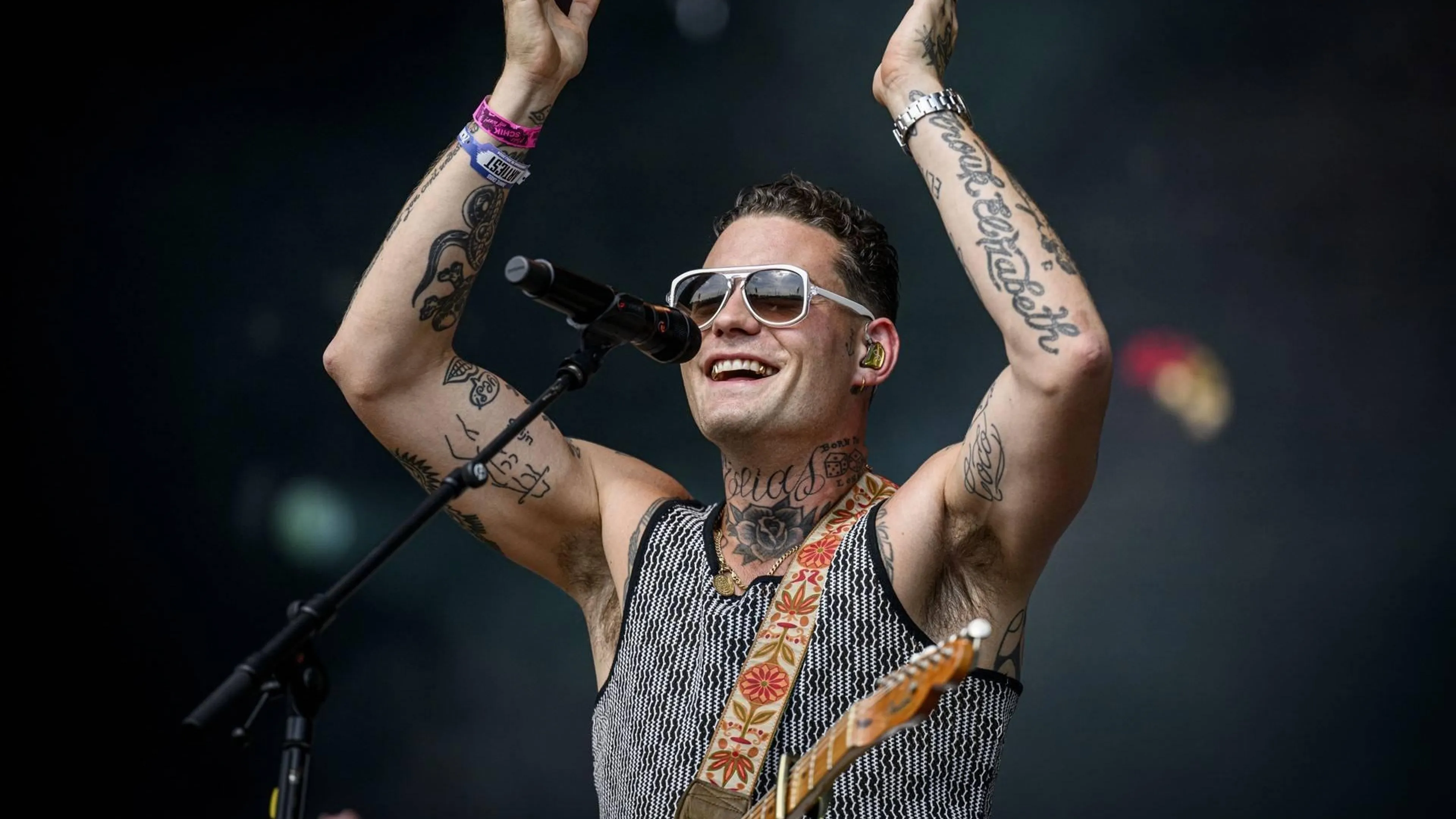 Douwe Bob blijft zich uitspreken na doodsbedreigingen: 'Anders wordt het eng'