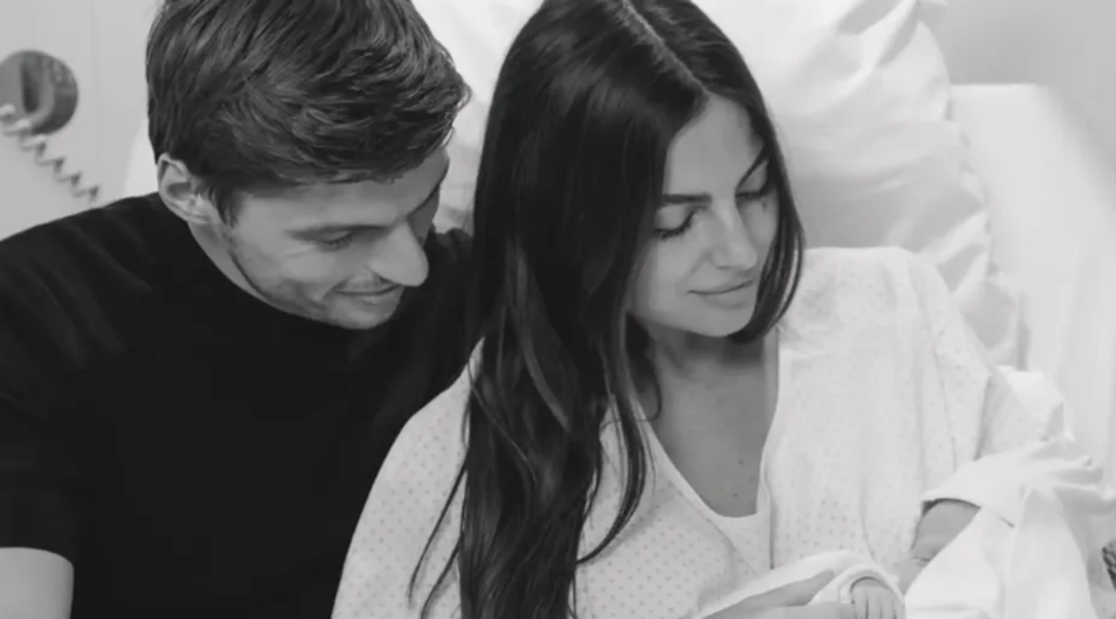 Max Verstappen en Kelly Piquet ouders geworden