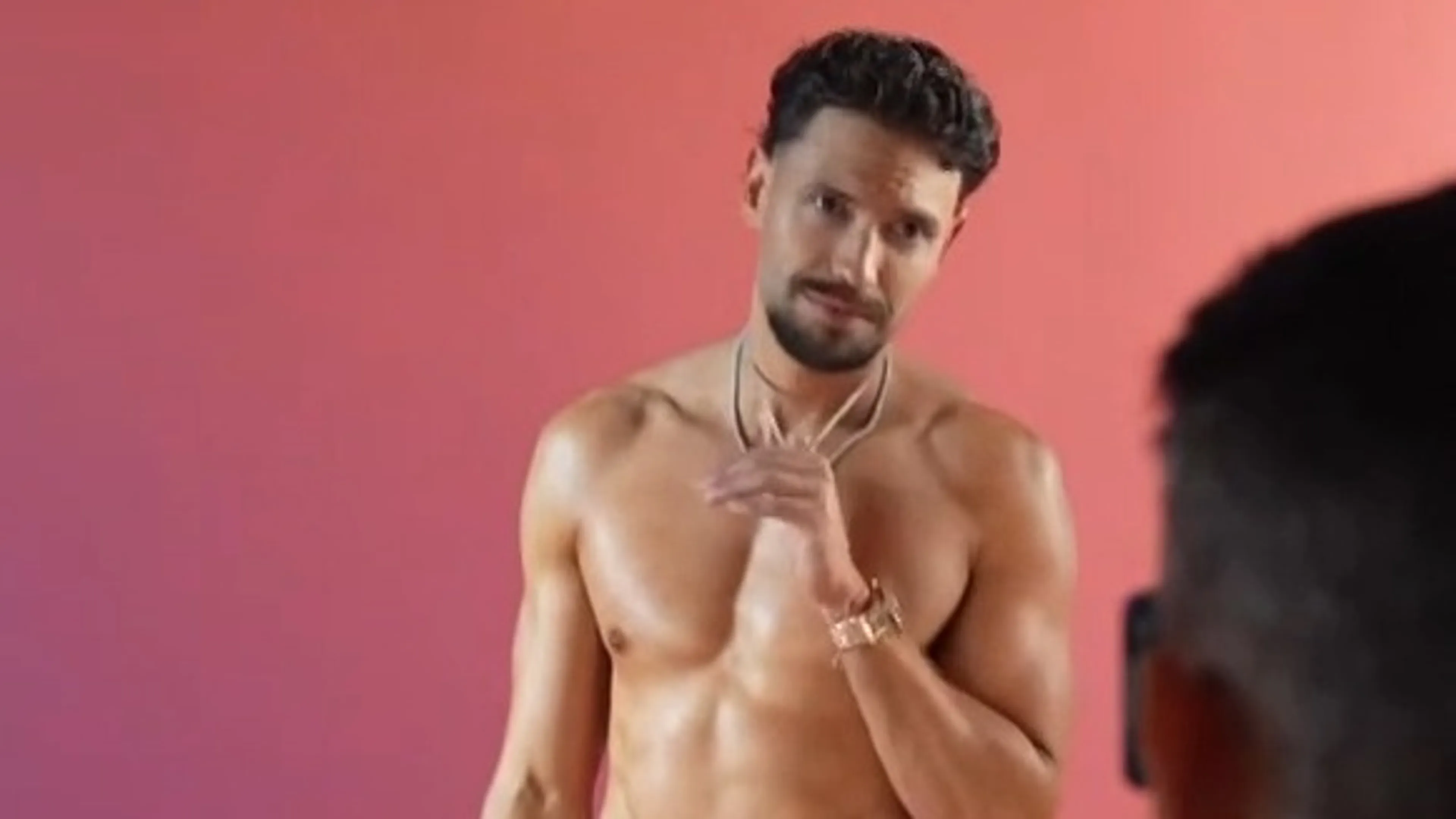 Zien: Rolf Sanchez toont afgetraind lijf voor Men's Health covershoot