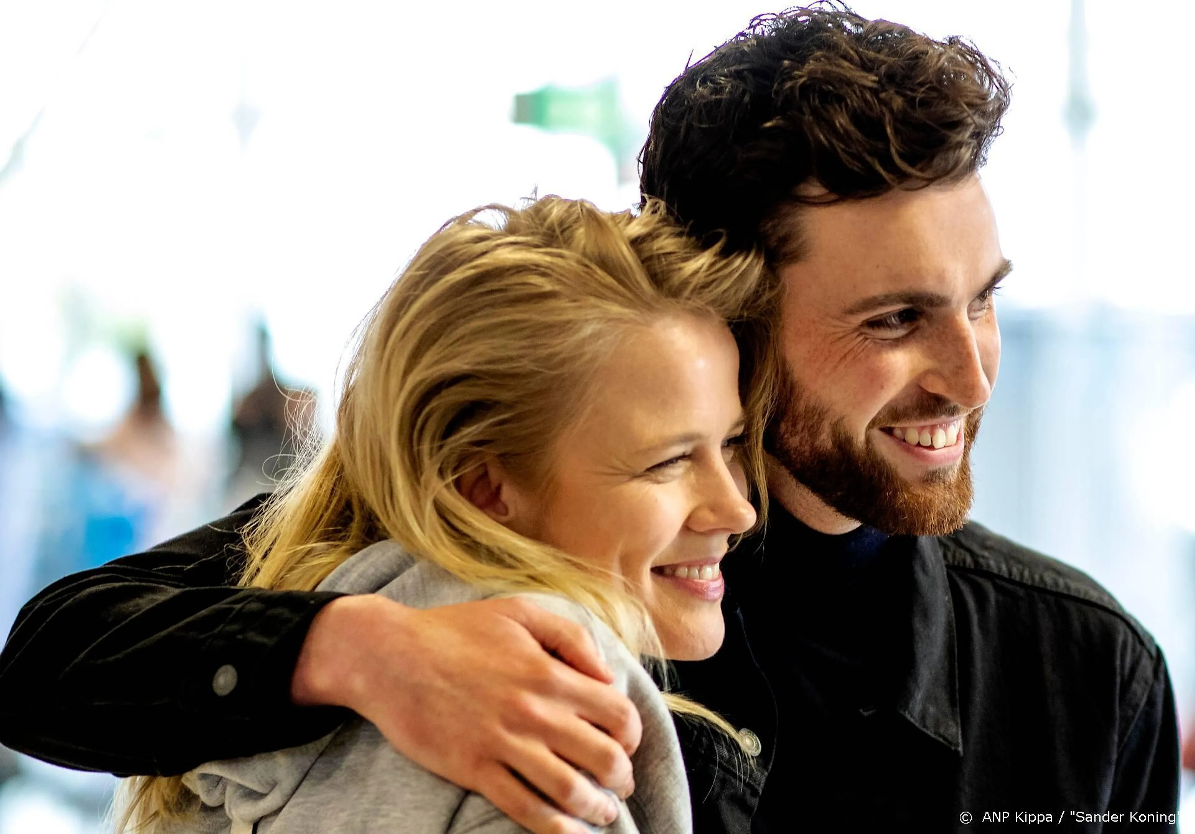 Duncan Laurence grijpt kans om mentor Ilse DeLange te bedanken